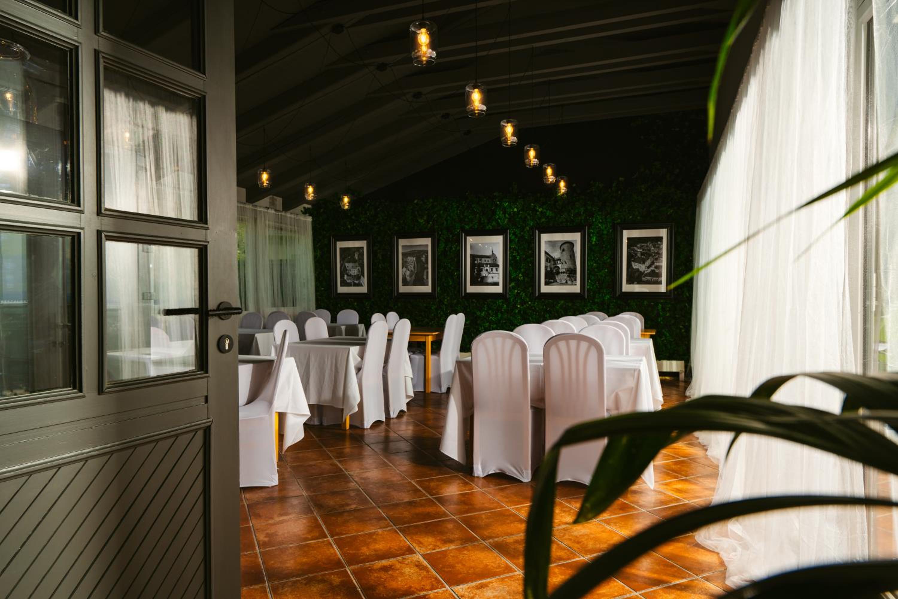 Restaurant & Pension u Hradu