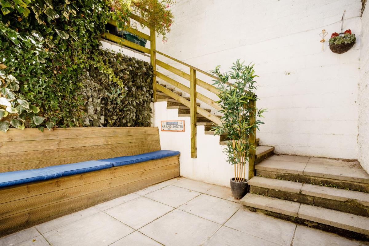 Central Courtyard Apartment view 2