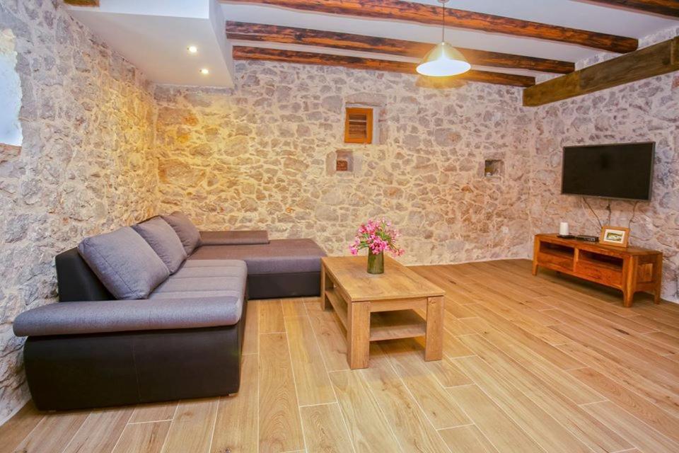 Heritage House Vrime - stone house with heated pool view 5