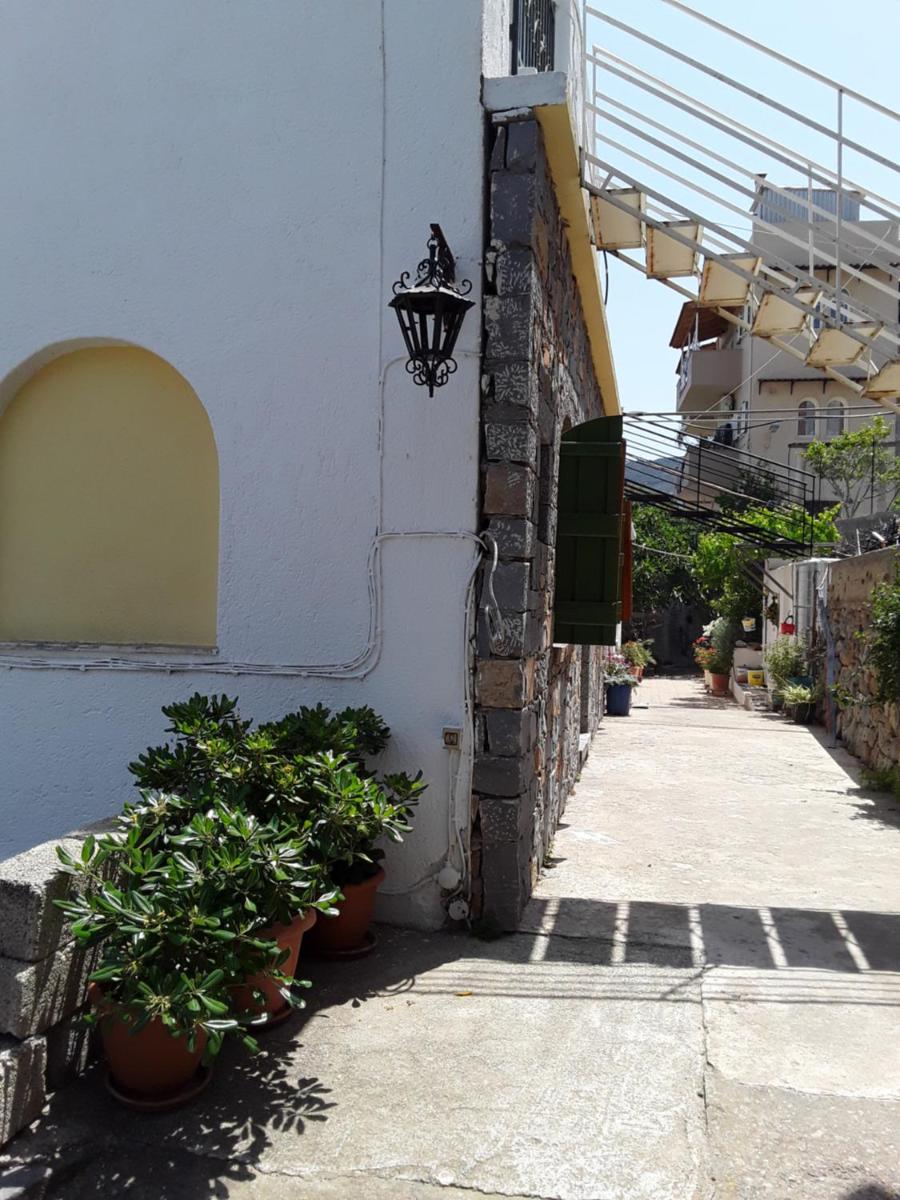 Villa Kamari - Cretan Style Apartment photo 5
