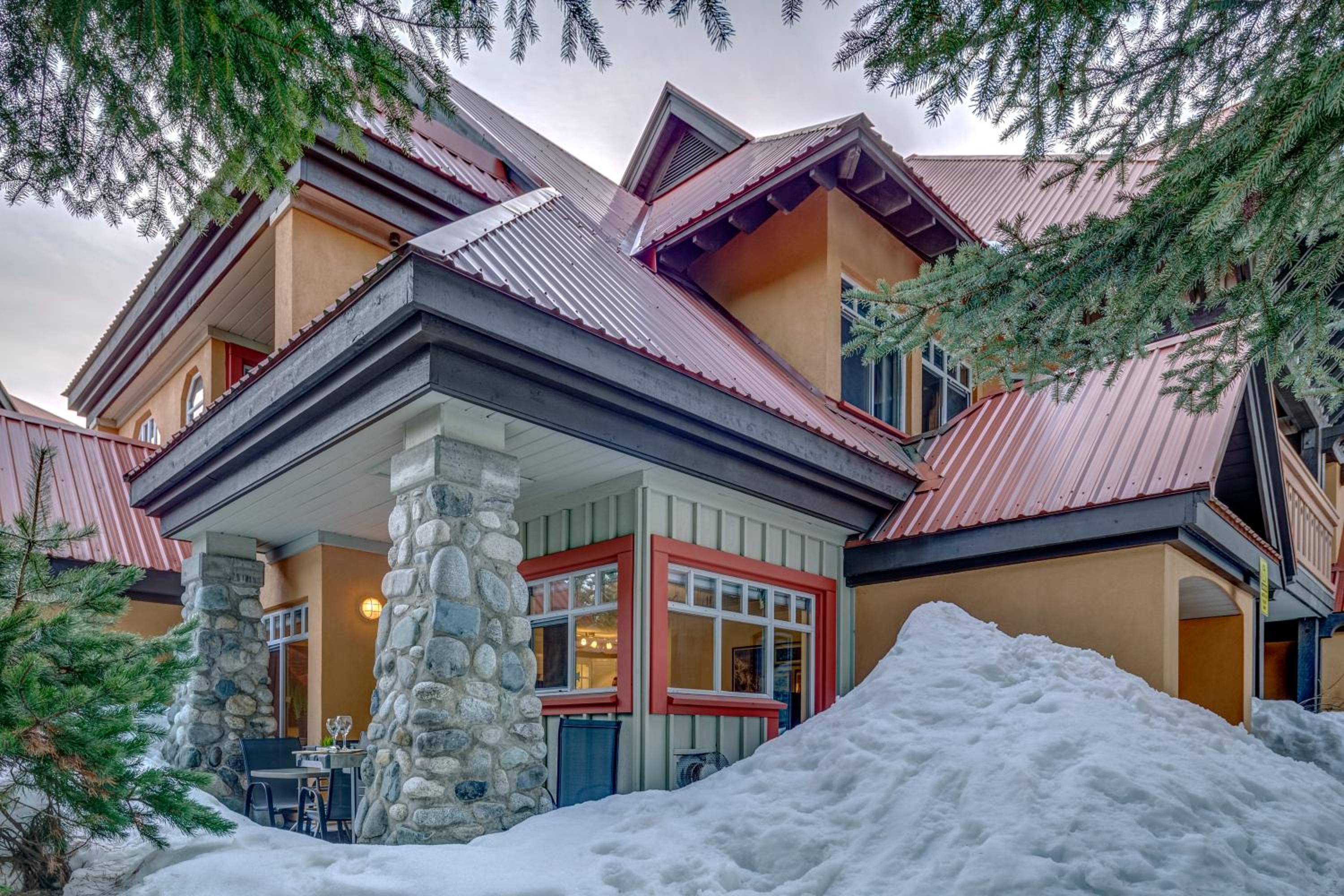 Sunpath Retreat- Convenience Meets Comfort & Style