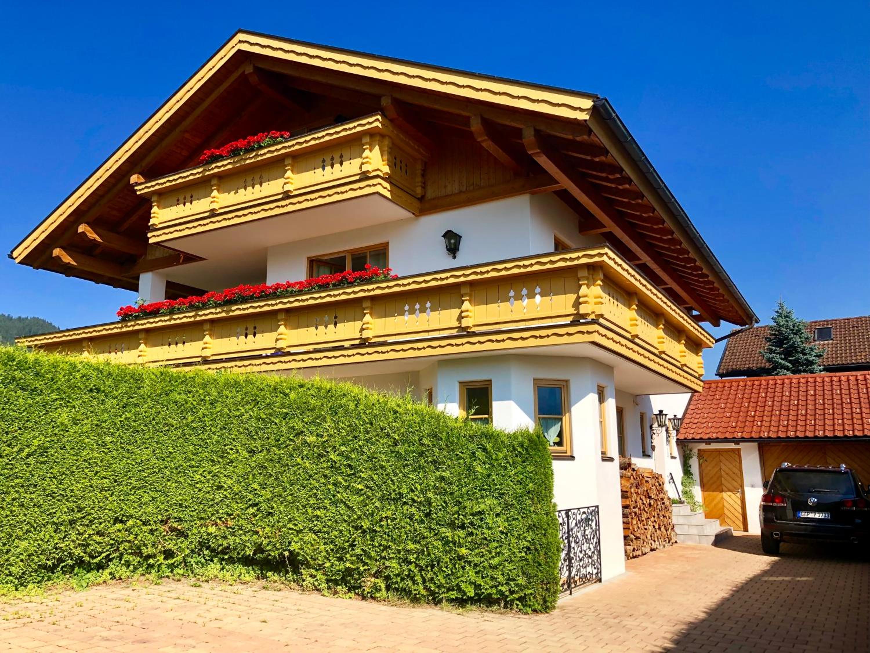 Ferienwohnung Bergblick für bis 13 oder 14 Personen mit 5 Schlafzimmer und 3 Bäder