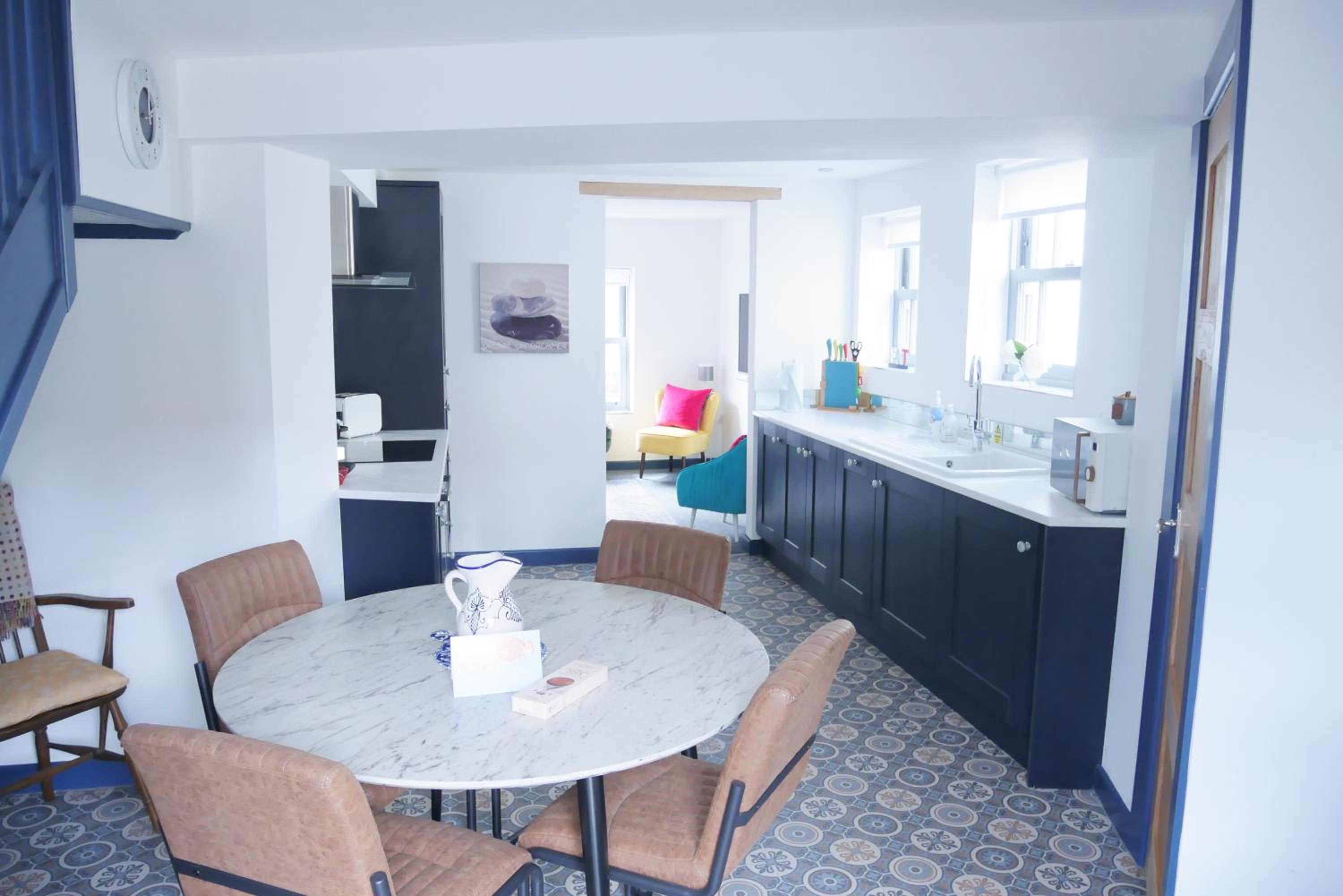 New street Luxury town house in the centre of Holt with free PARKING for one car view 4