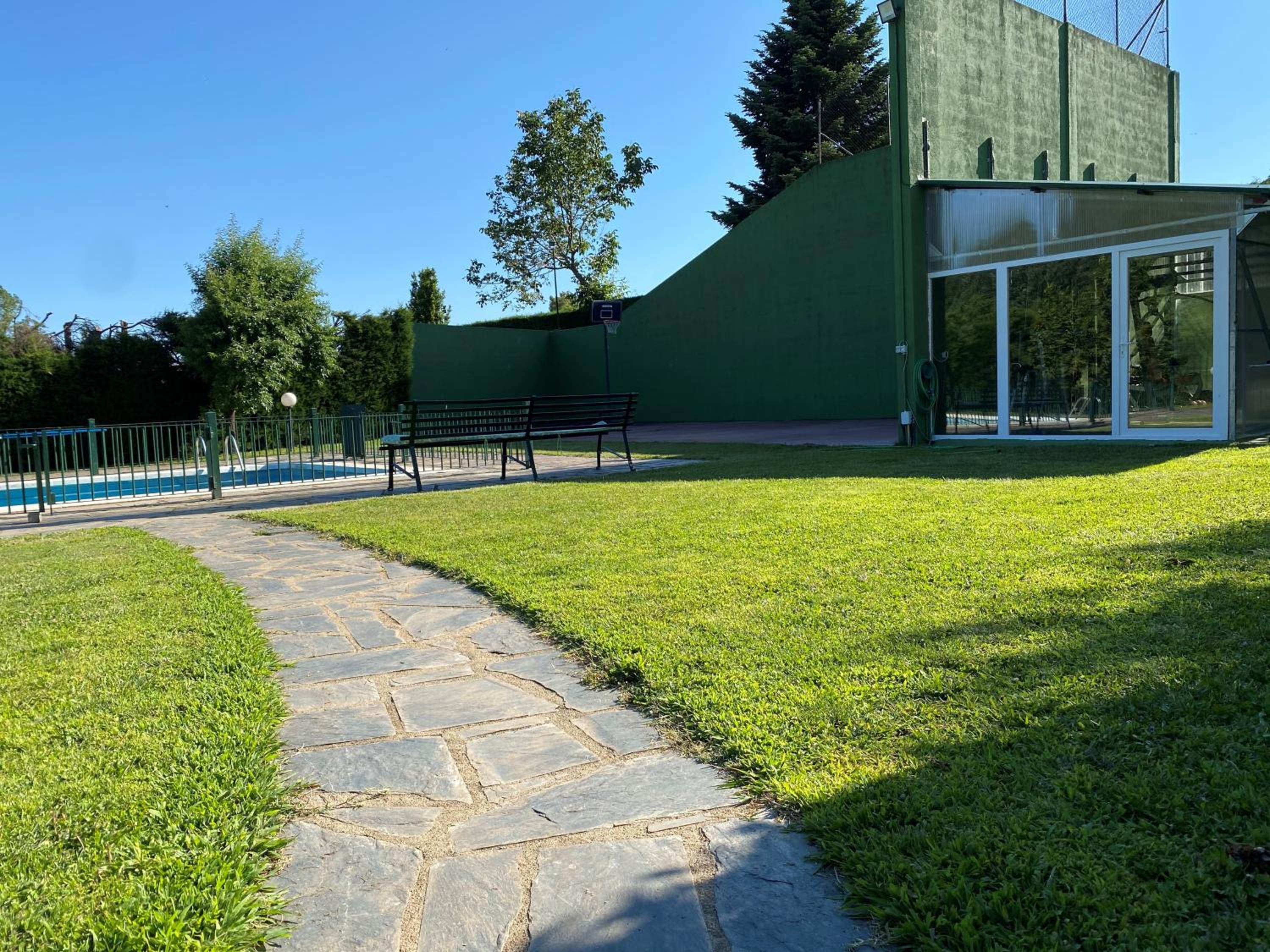 Photo 6