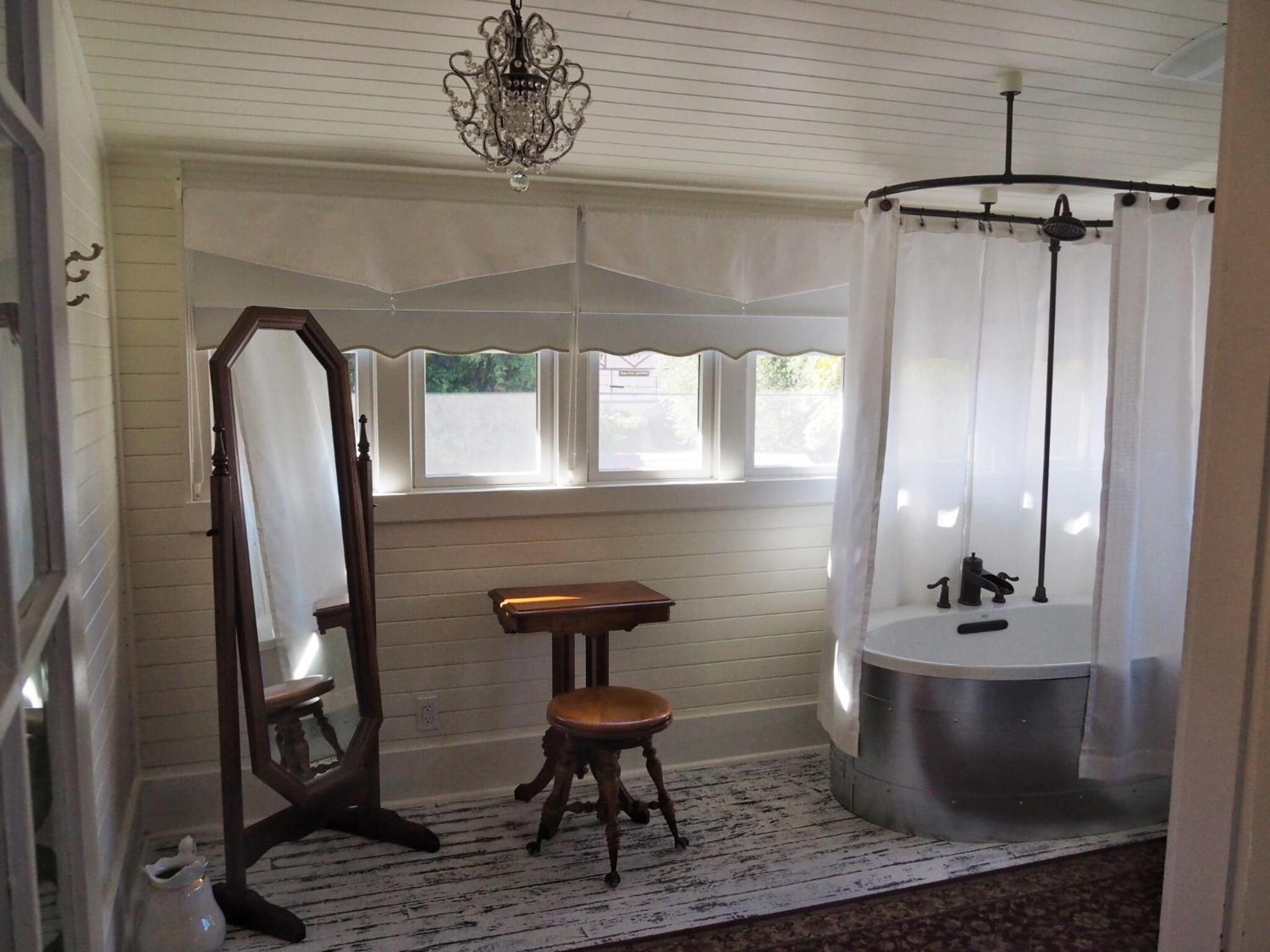 Medford Vacations - Lady Geneva Bed Breakfast - Property Image 16