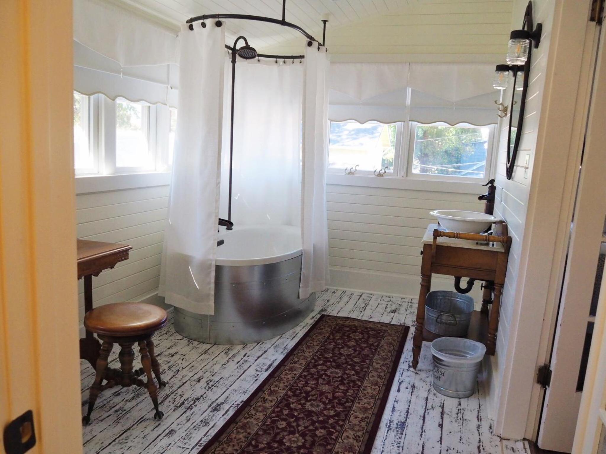Medford Vacations - Lady Geneva Bed Breakfast - Property Image 18
