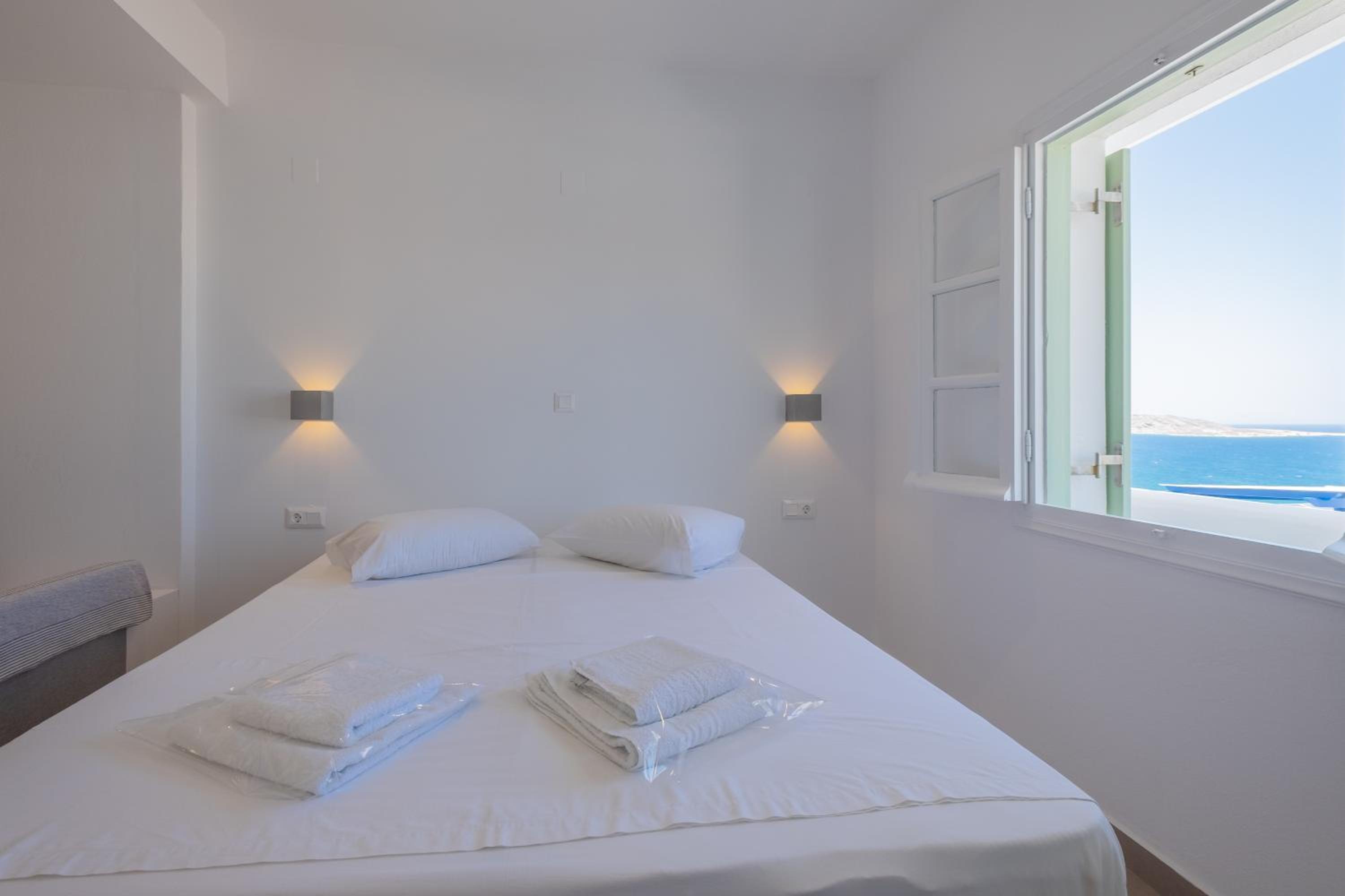 Lorenzo Studios and Suites Paros photo 2