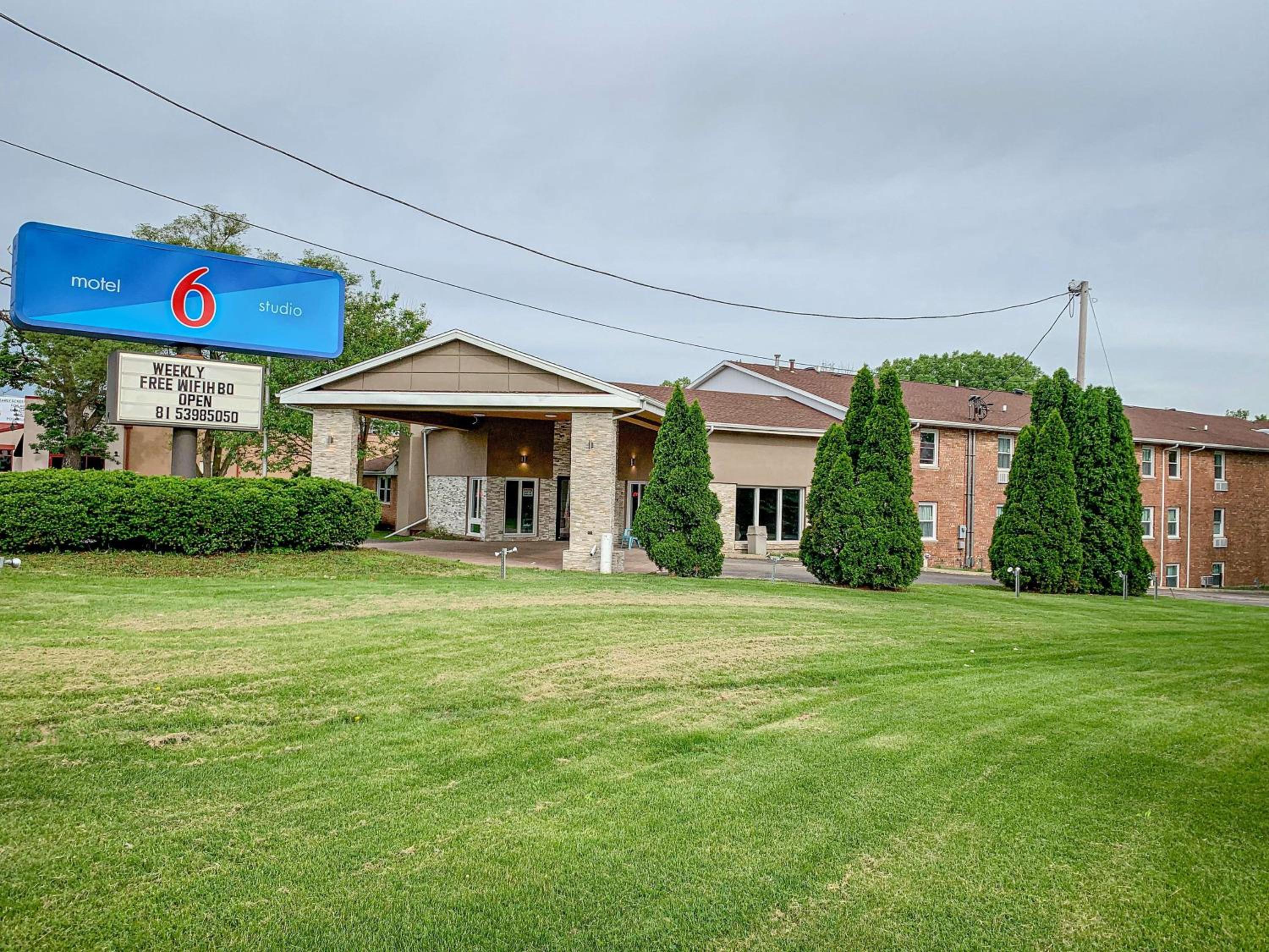 Rockford Vacations - Motel 6 Rockford, Il - Property Image 1