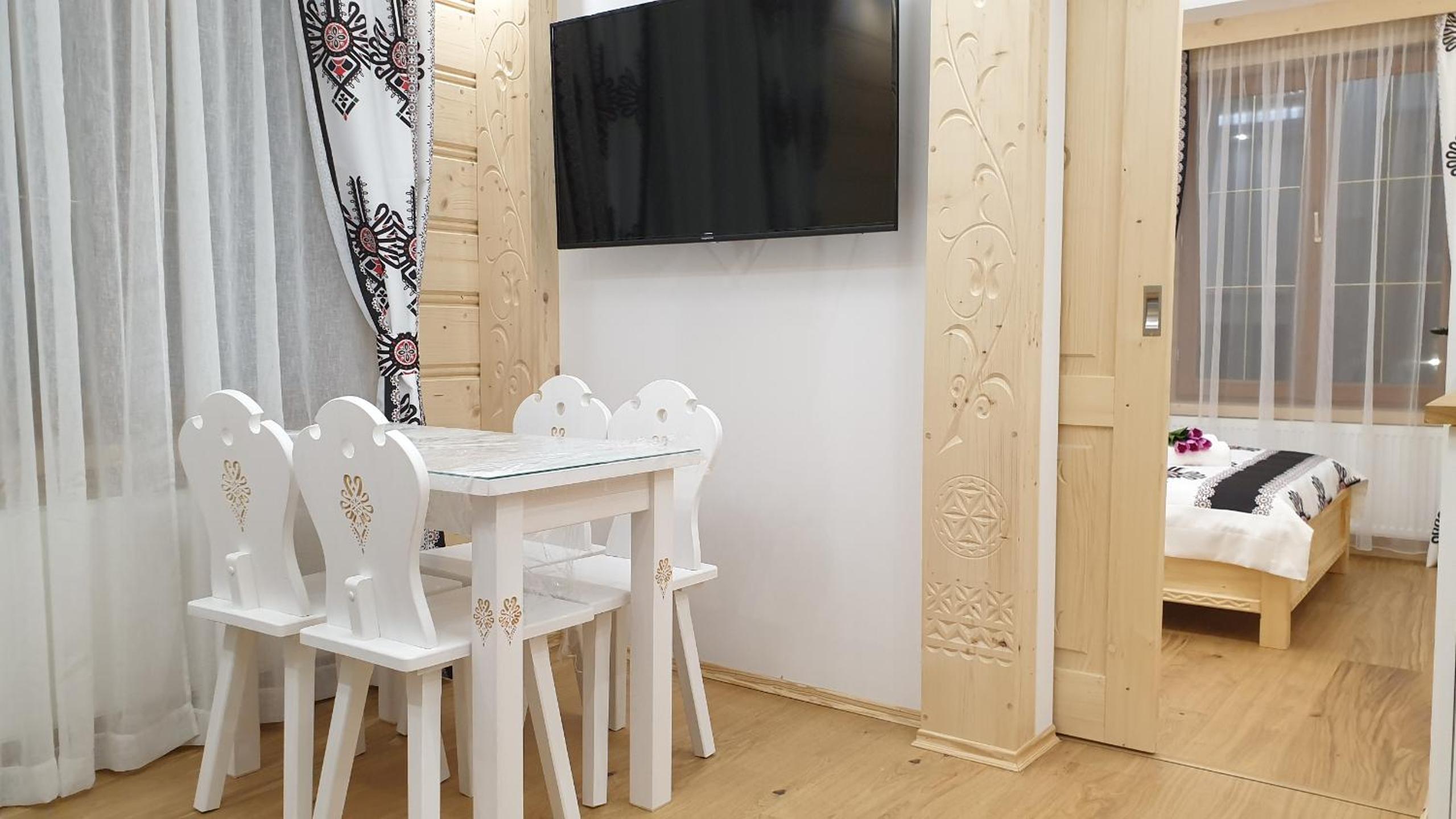 Villa Fortuna - Regionalne apartamenty & SPA - Sauna, Grill, Jacuzzi z widokiem na Tatry