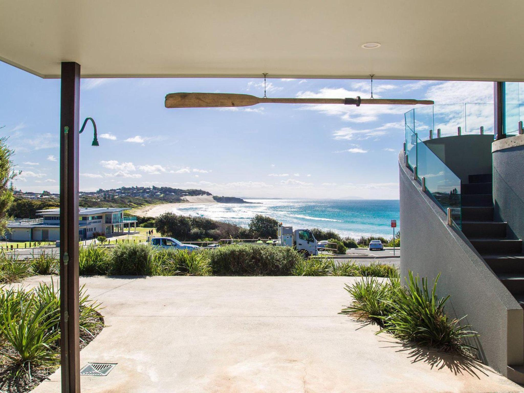 18 Cliff Road