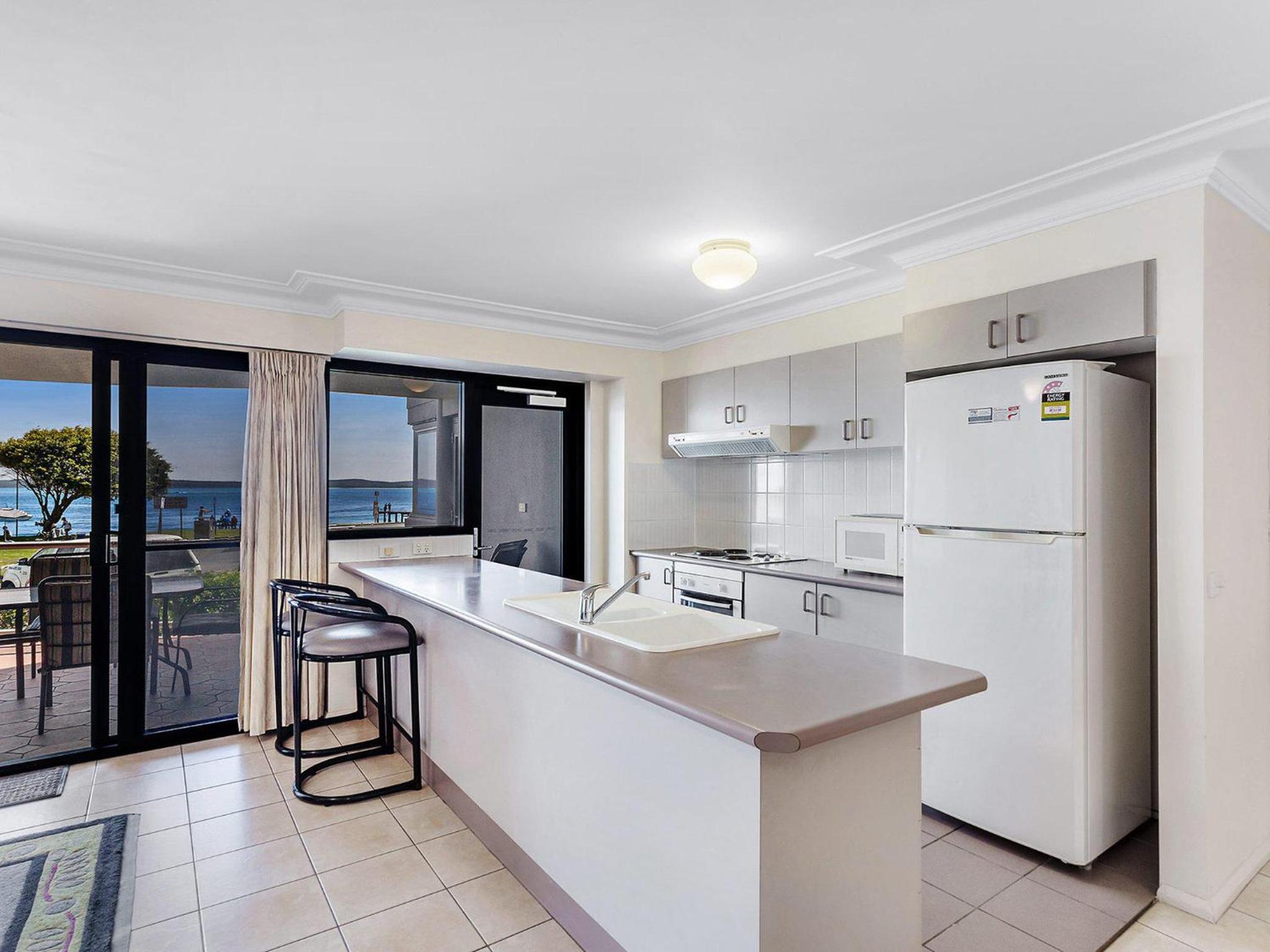 Florentine 2 sensational waterviews and pool in complex
