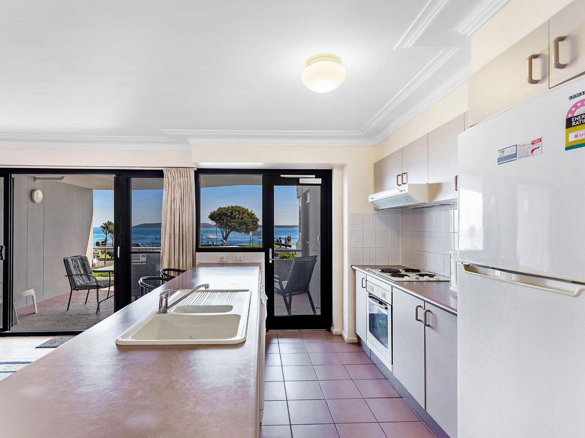 Florentine 2 sensational waterviews and pool in complex