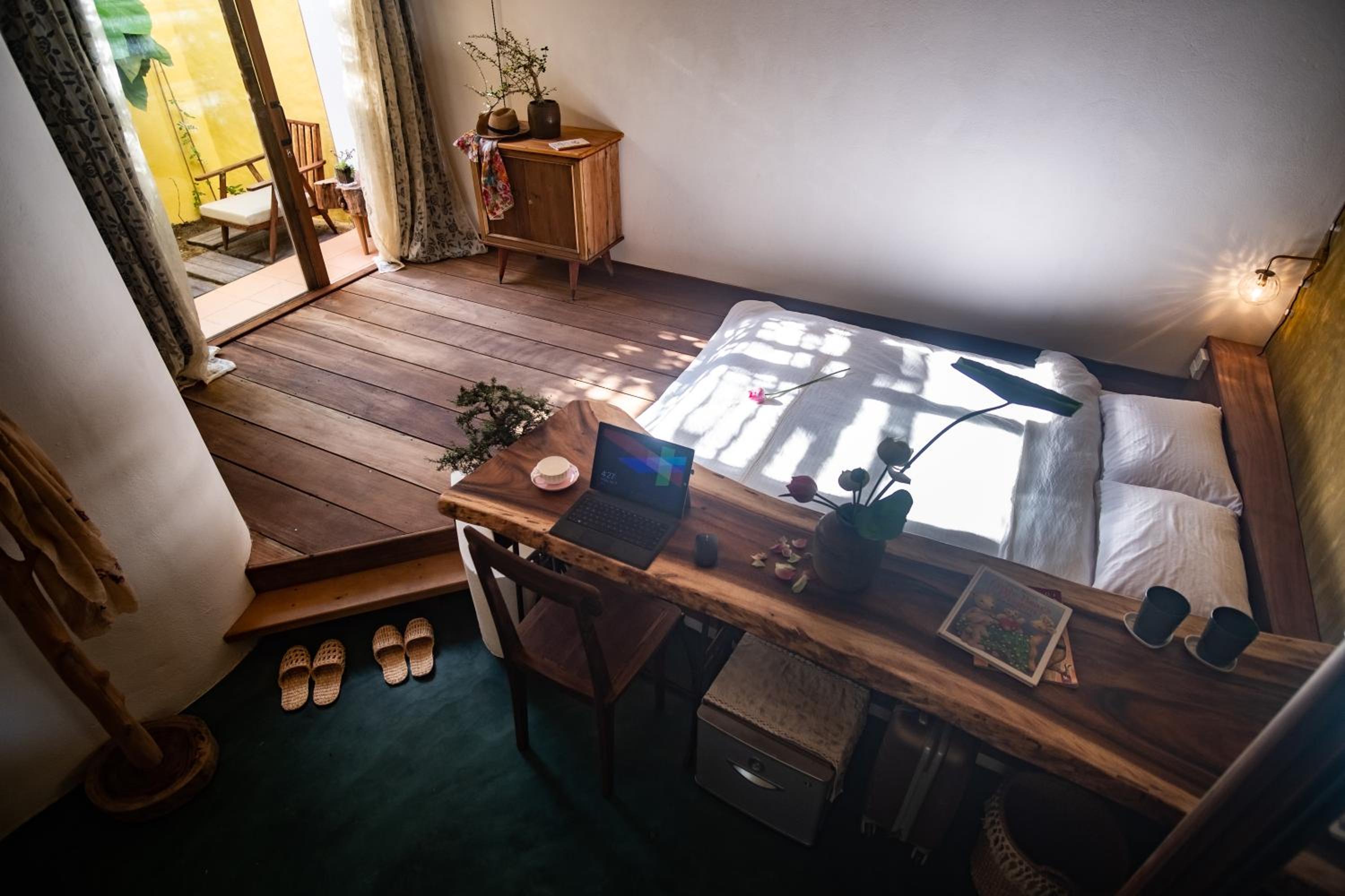 hotel room