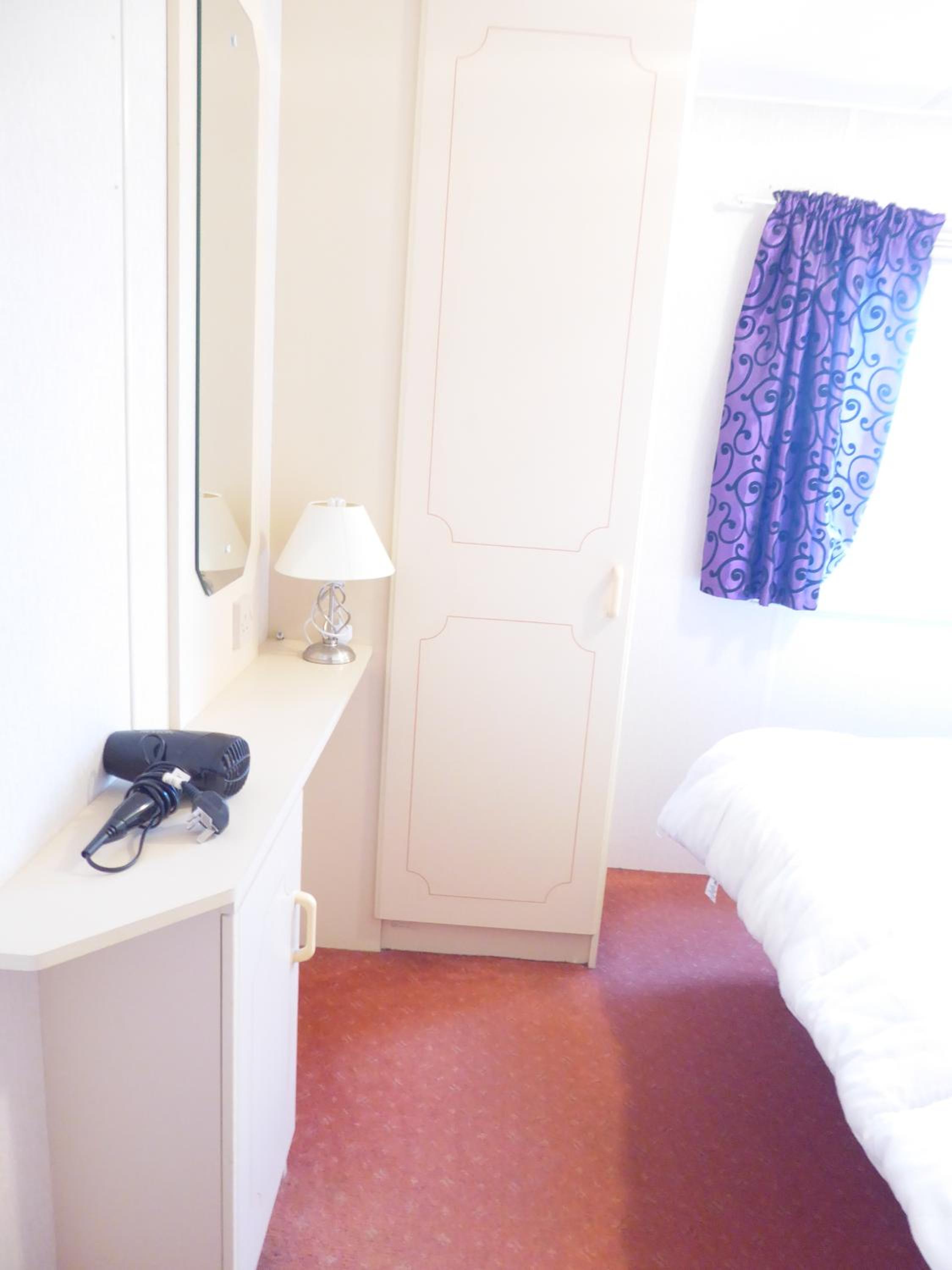Beachside, Family-friendly, WiFi, 8 berth Caravan 158 view 4