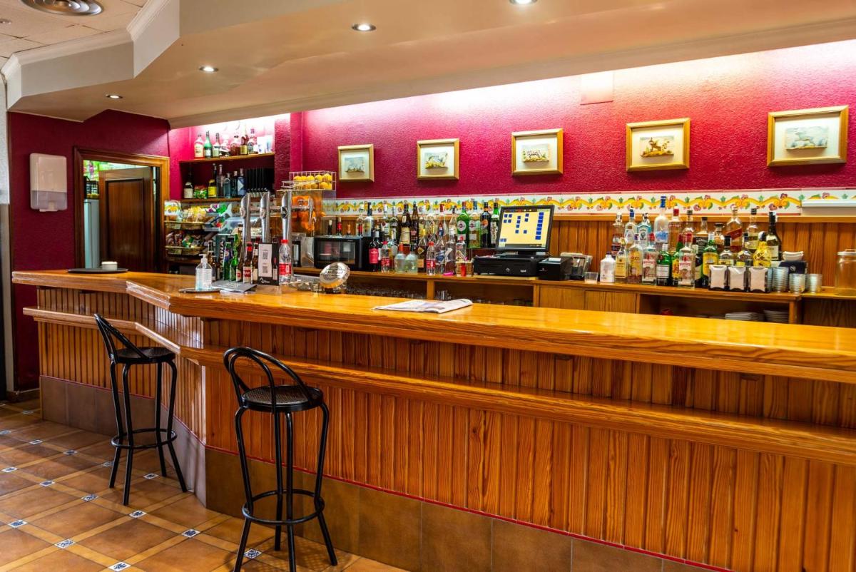 bar
