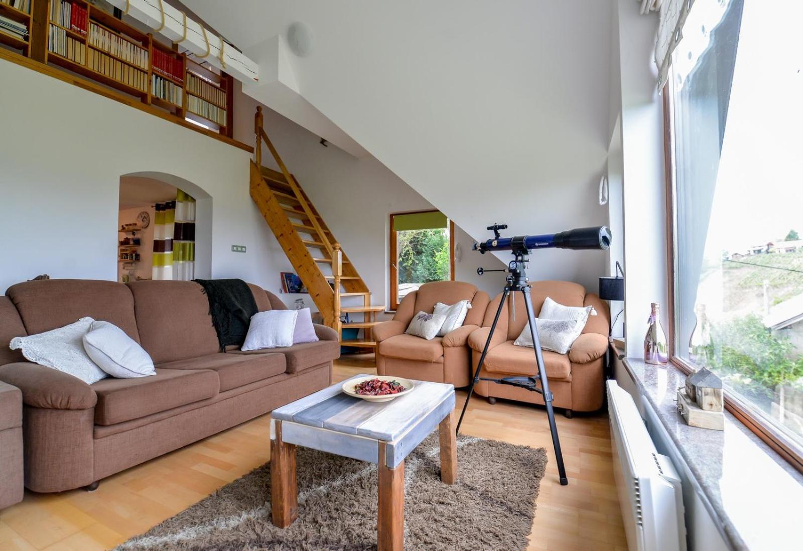 Hmooyi Hill Cottage view 5