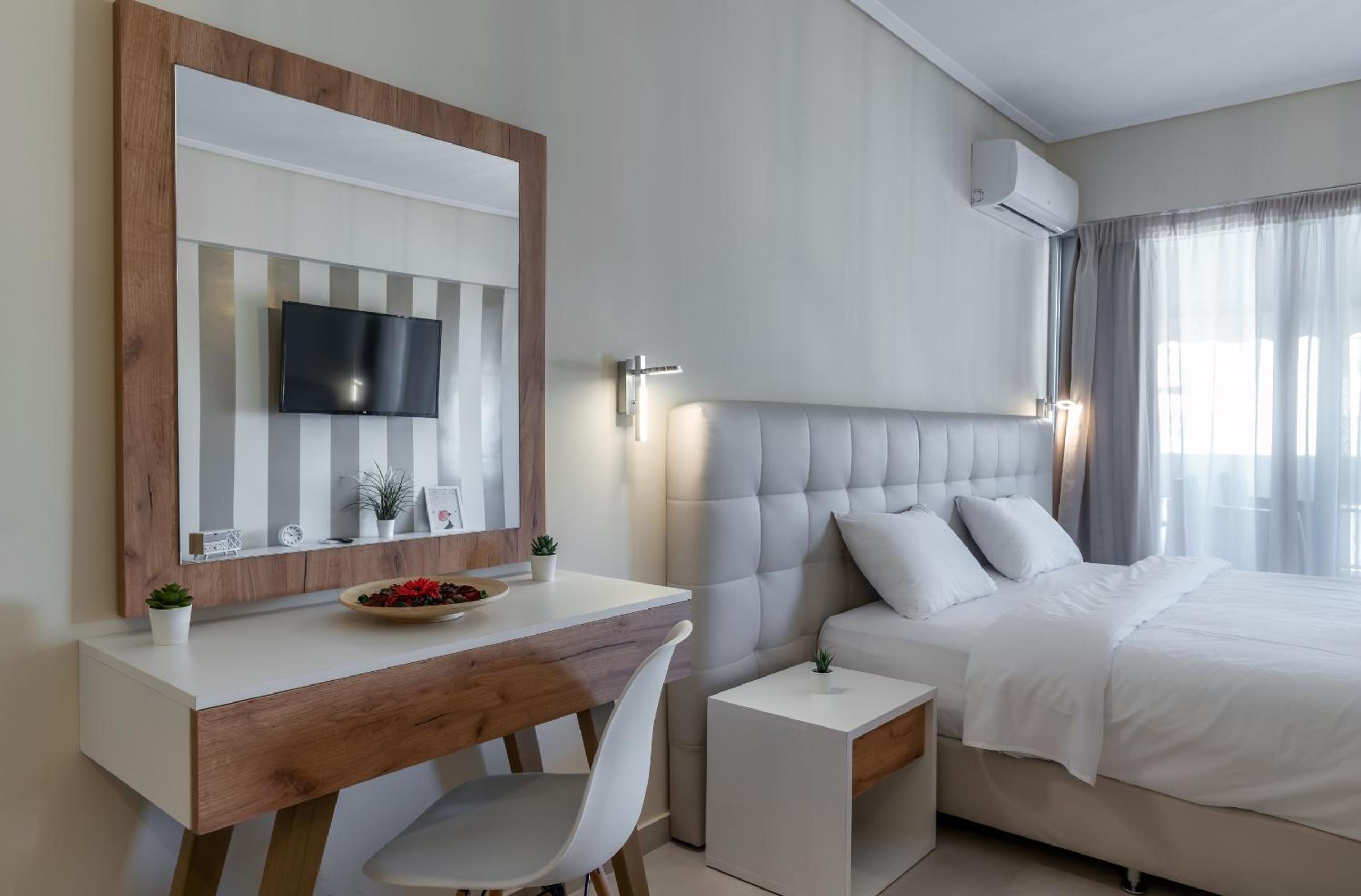 Amazing Apartments @ Aiolou Str.