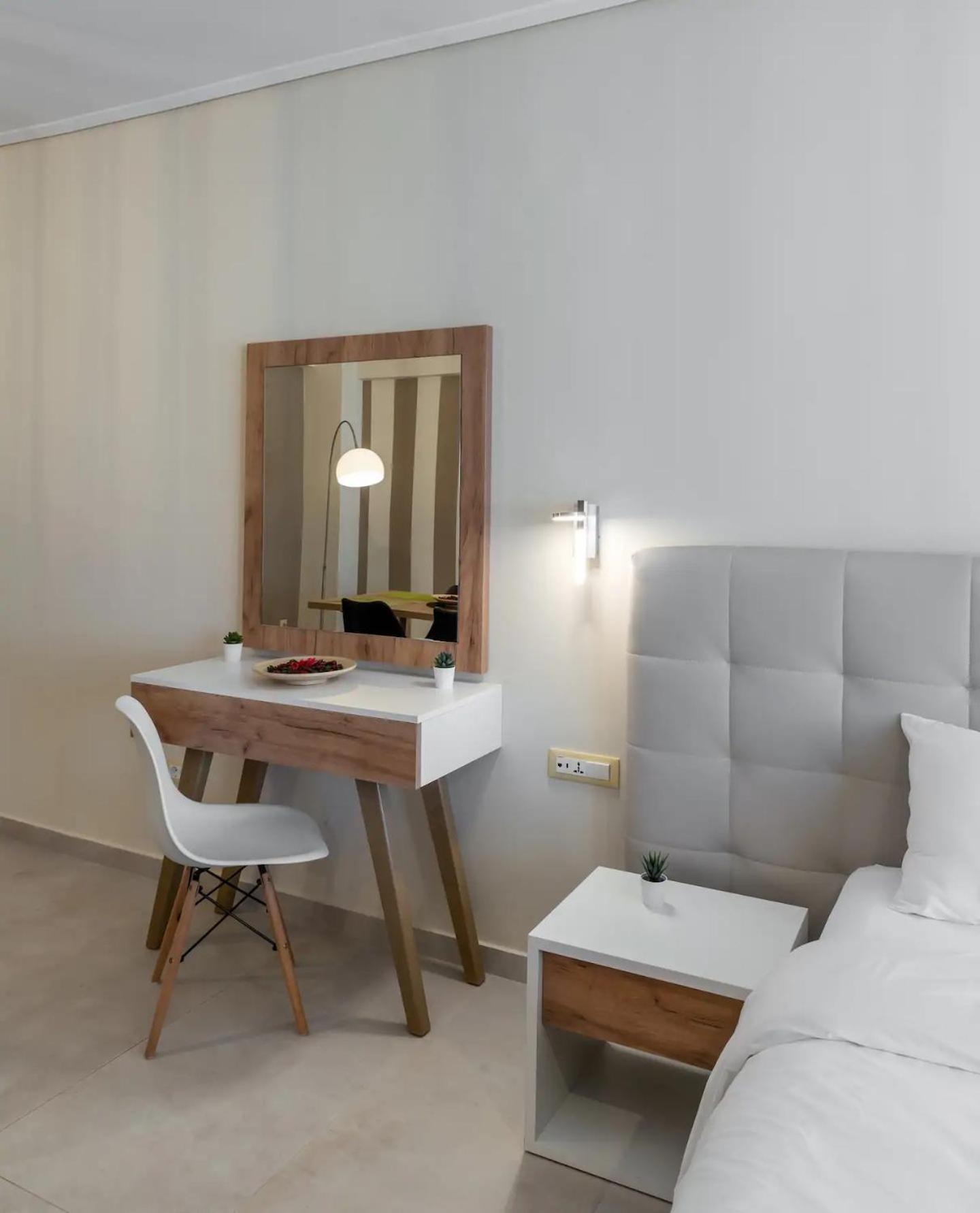 Amazing Apartments @ Aiolou Str.