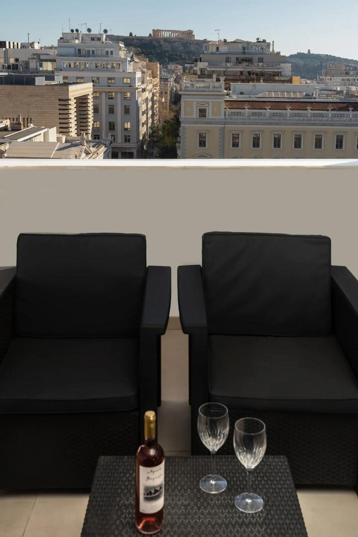 Amazing Apartments @ Aiolou Str.
