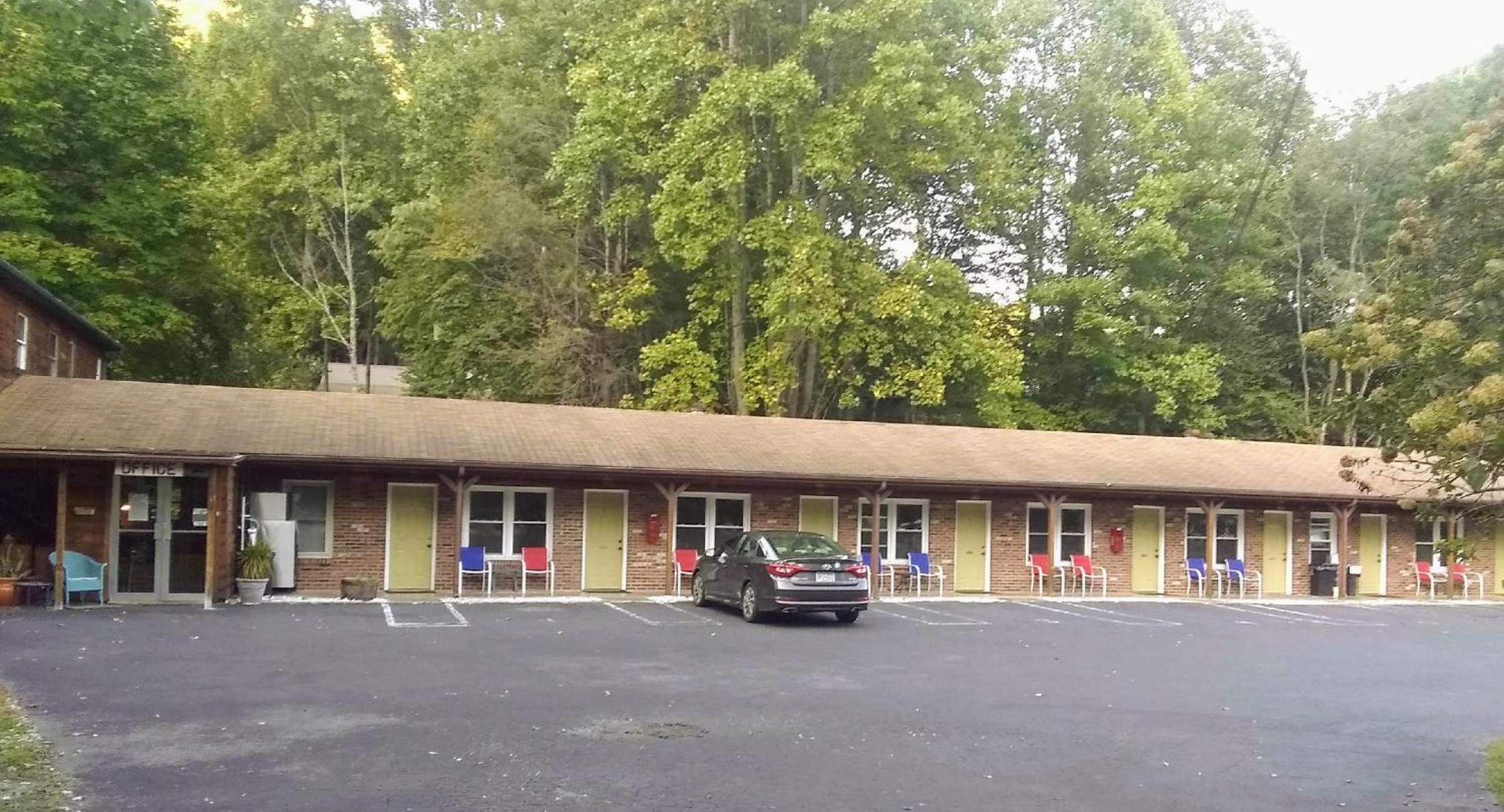 Stony Creek Motel view 2