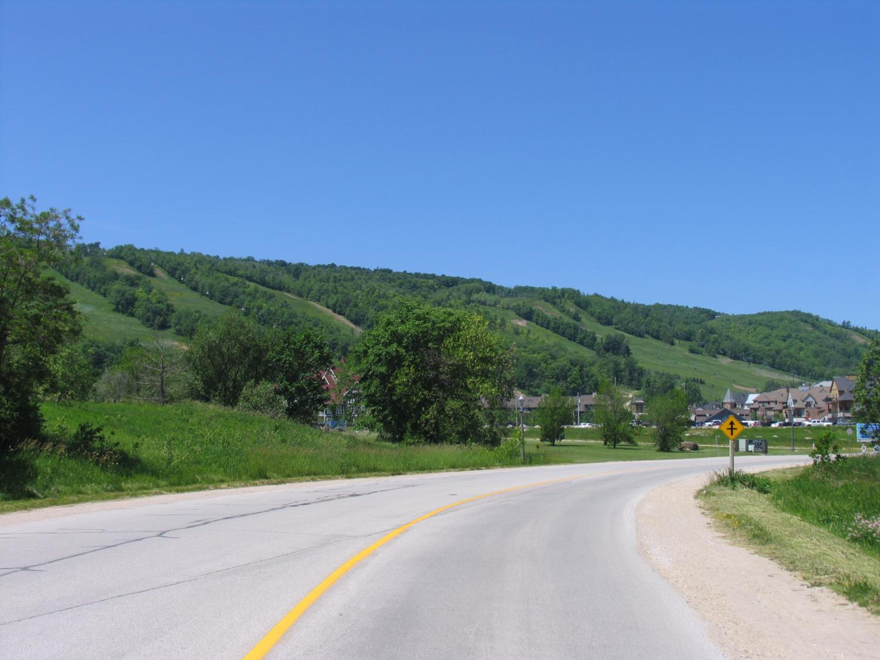Executive Town Home-Mountain View-Historic Snowbridge Village, Walking Distance to the Resort