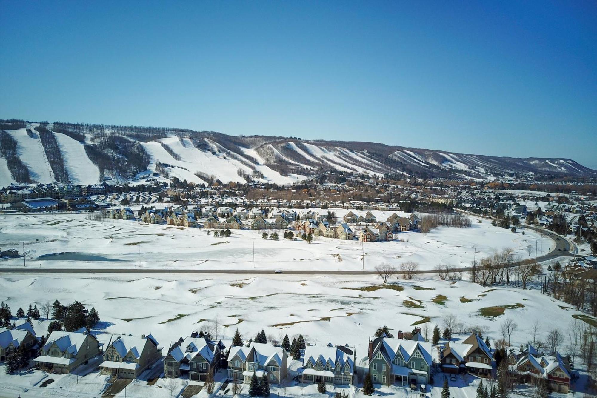 Executive Town Home-Mountain View-Historic Snowbridge Village, Walking Distance to the Resort