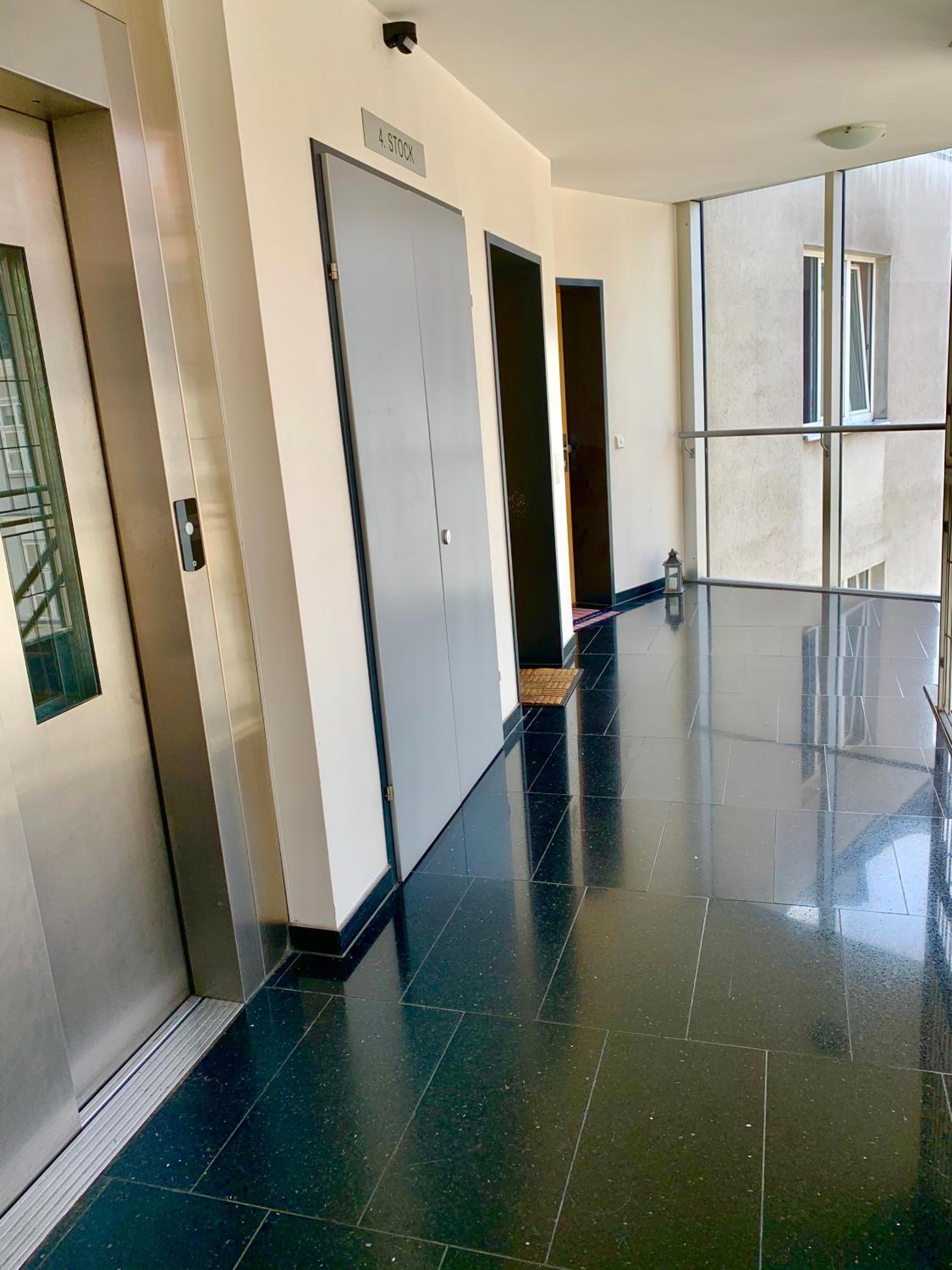 Luxurious city apartment incl garage and terrace
