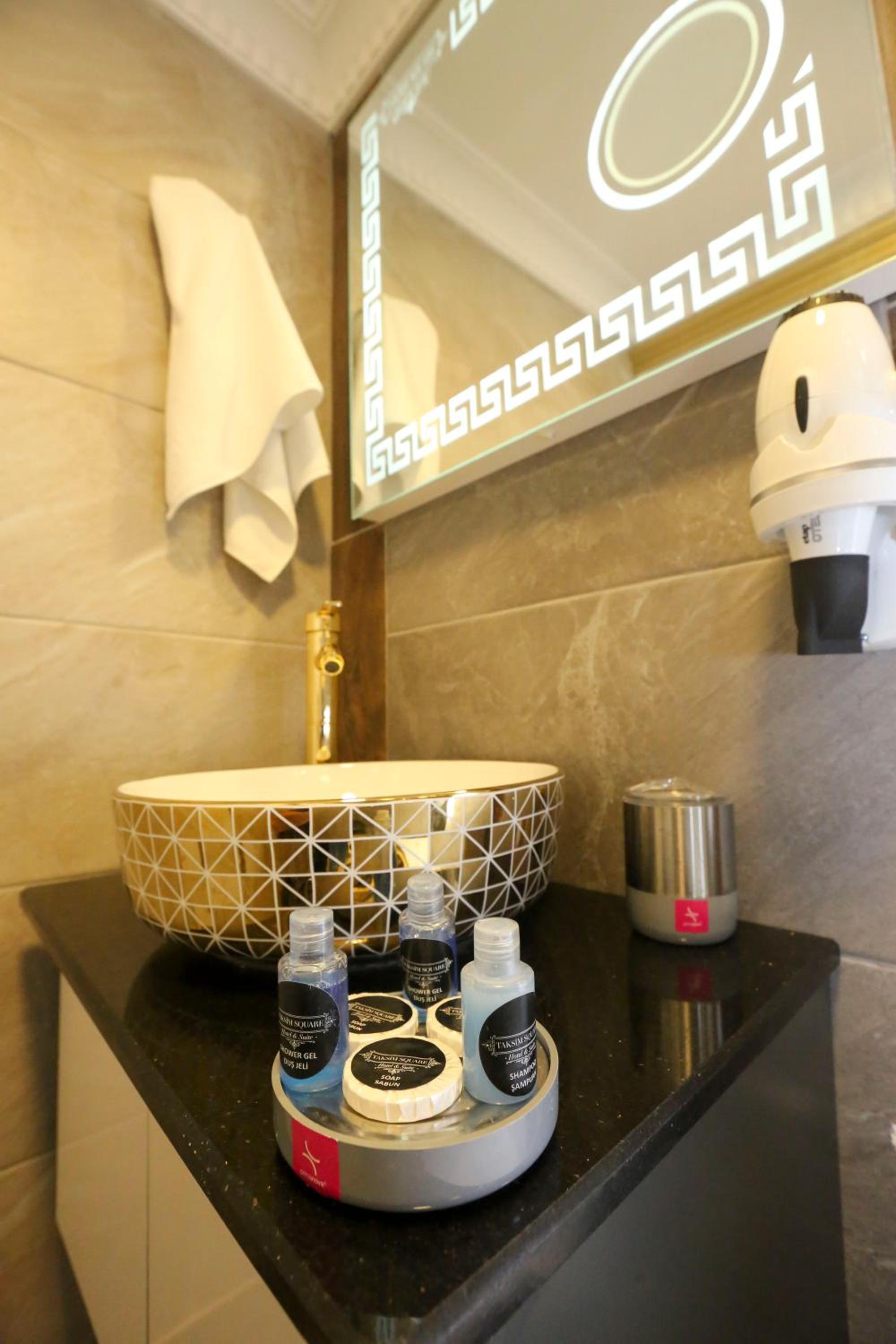 Grand Moon Hotel Suites - Image 50