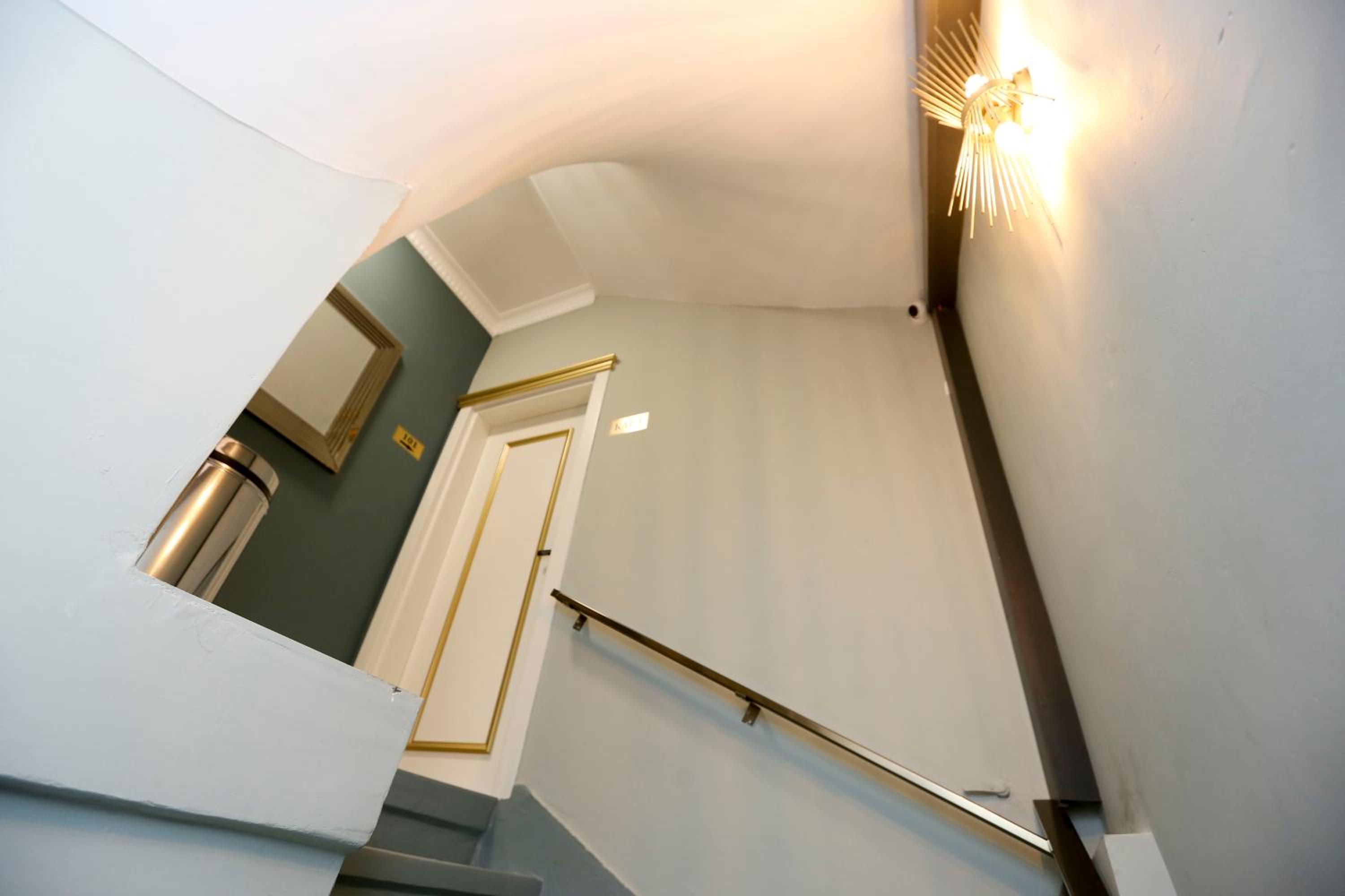 Grand Moon Hotel Suites - Image 37