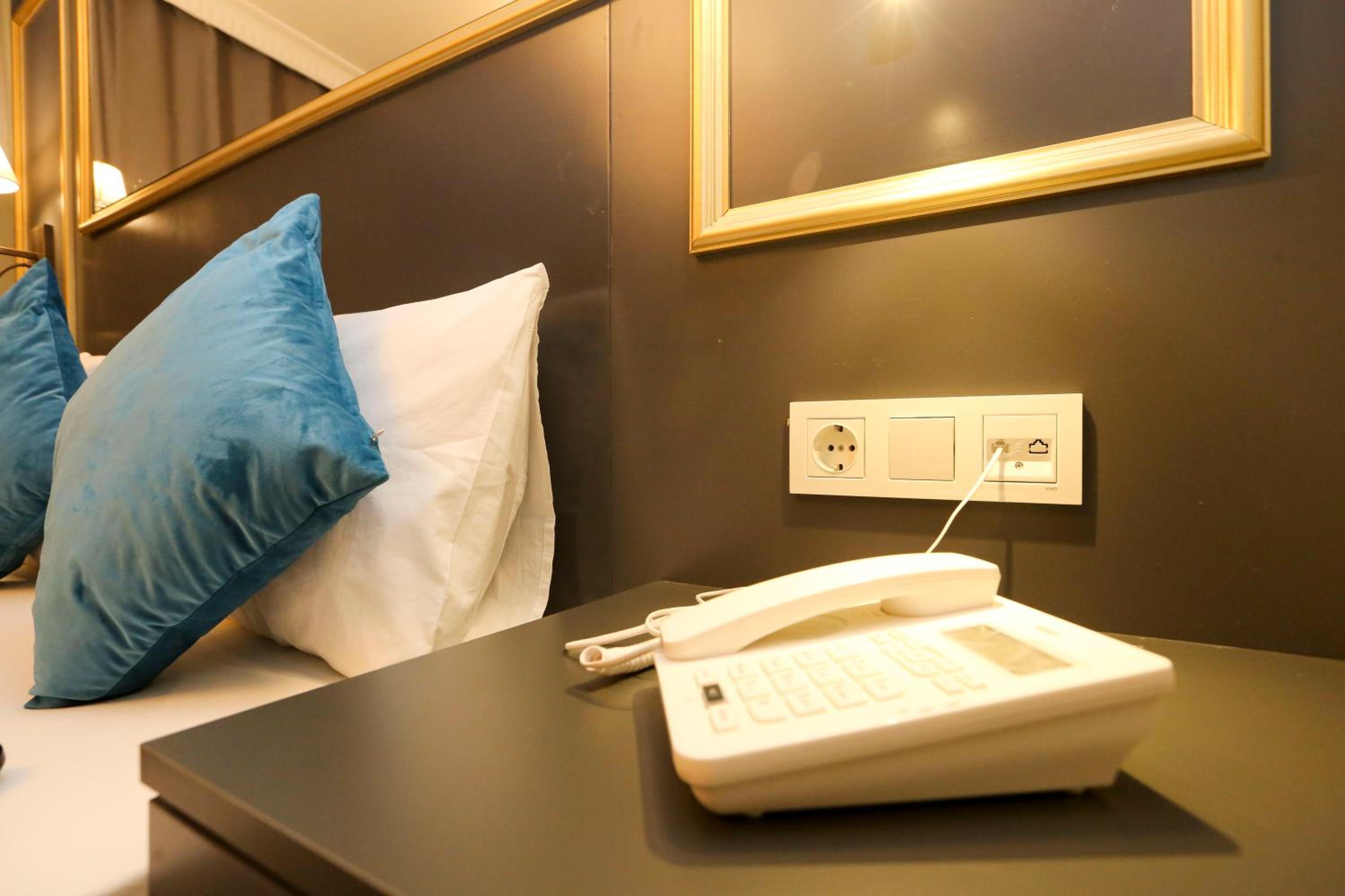 Grand Moon Hotel Suites - Image 32