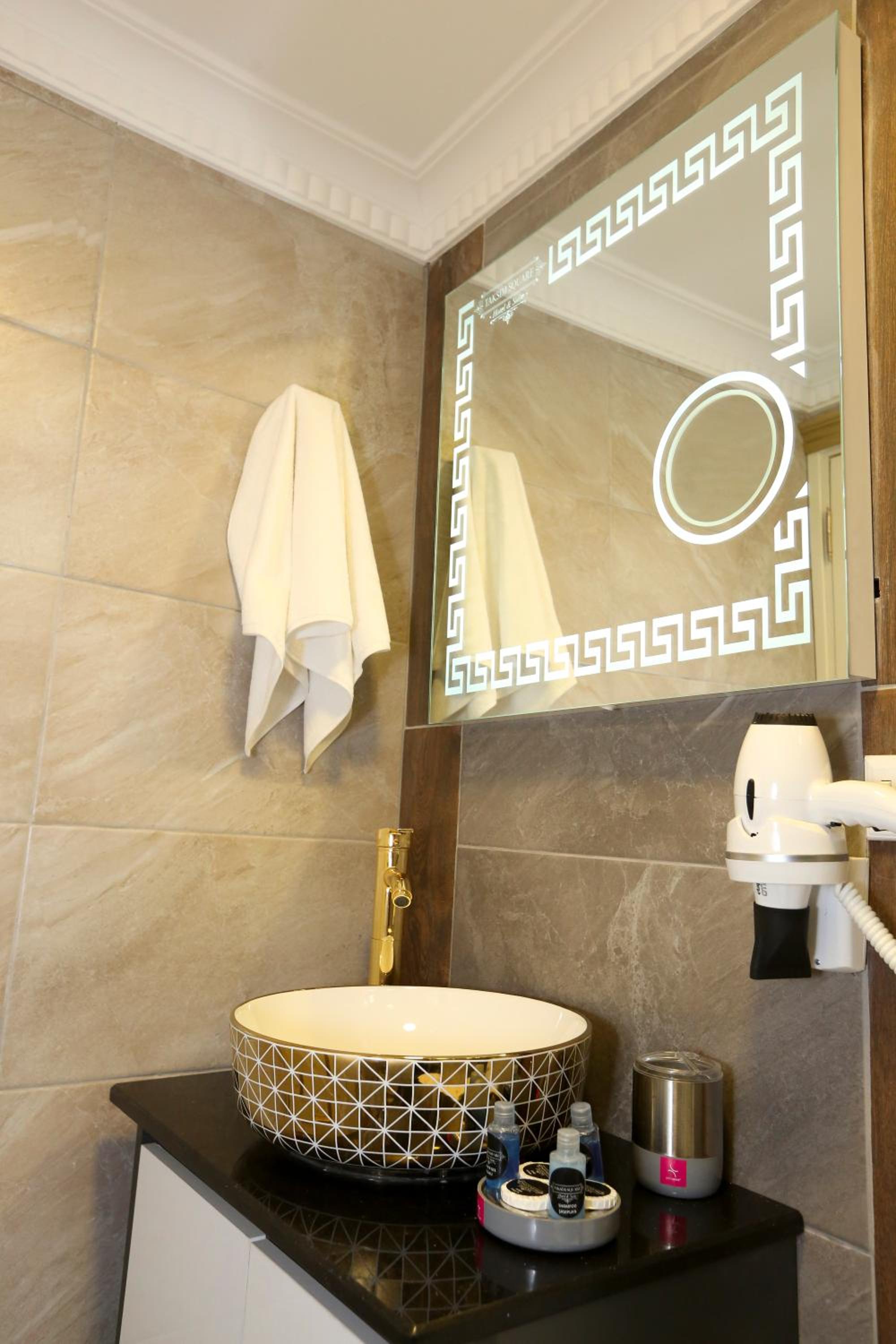 Grand Moon Hotel Suites - Image 49