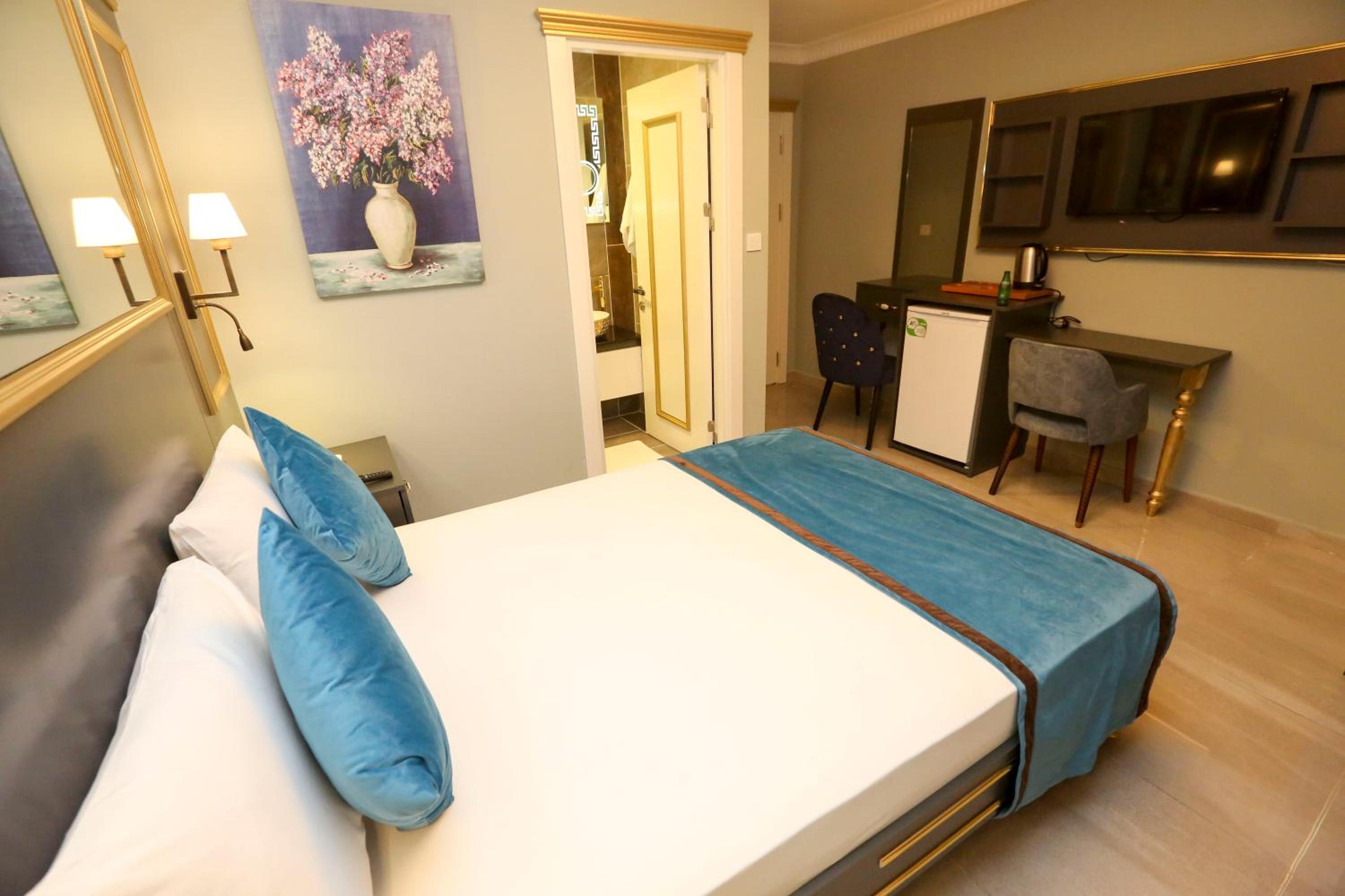 Grand Moon Hotel Suites - Image 16