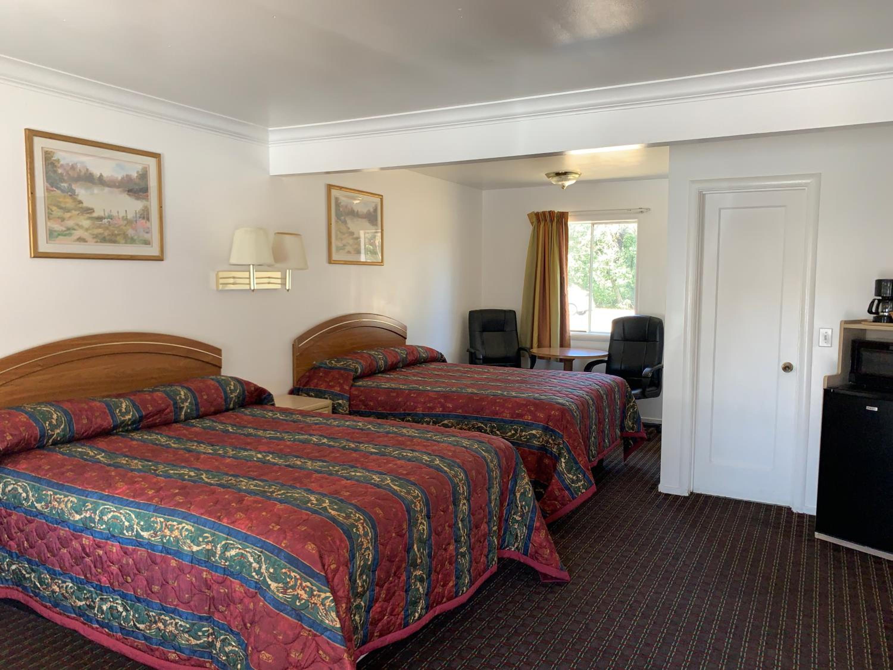 Lark Motel Willits view 4