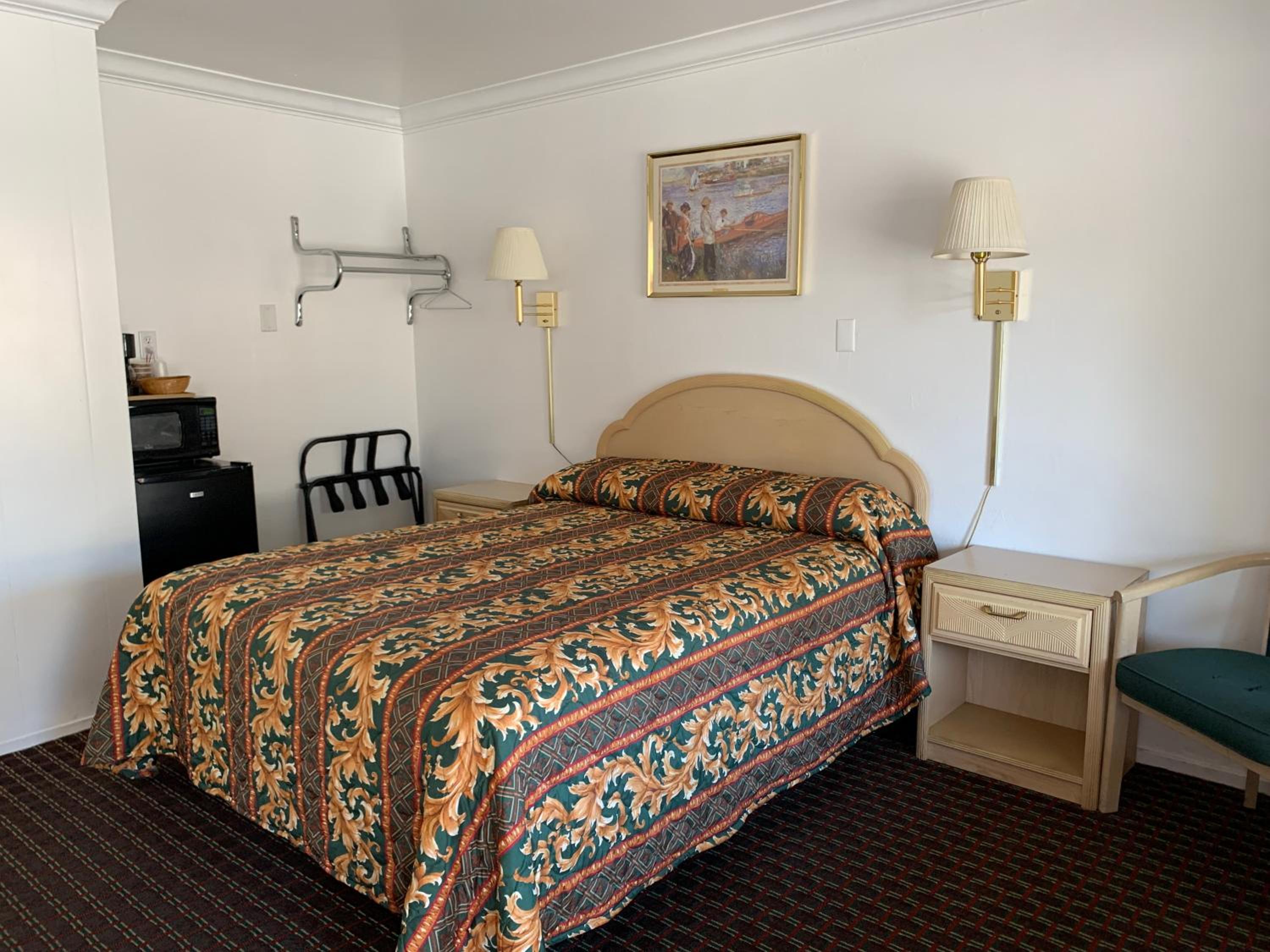 Lark Motel Willits view 2