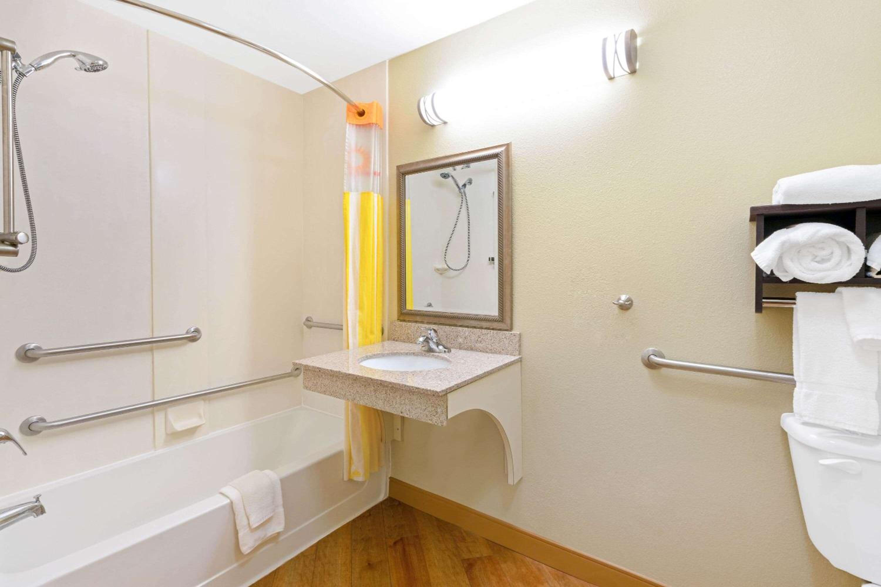 Stillwater Vacations - La Quinta by Wyndham Stillwater -University Area - Property Image 1