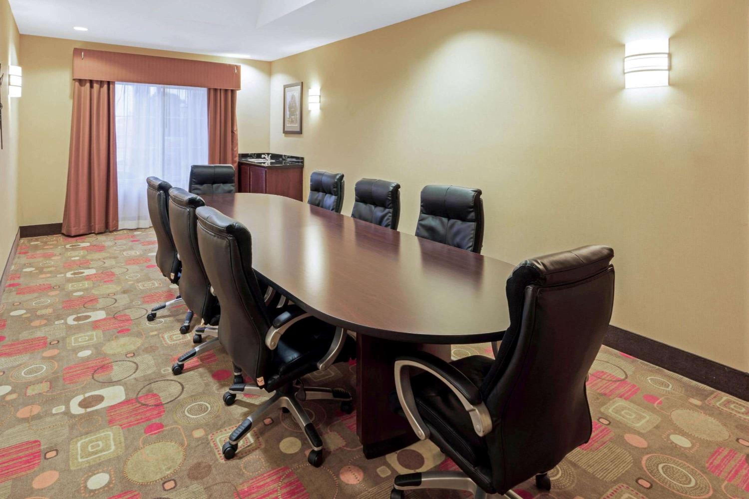 Stillwater Vacations - La Quinta by Wyndham Stillwater -University Area - Property Image 11