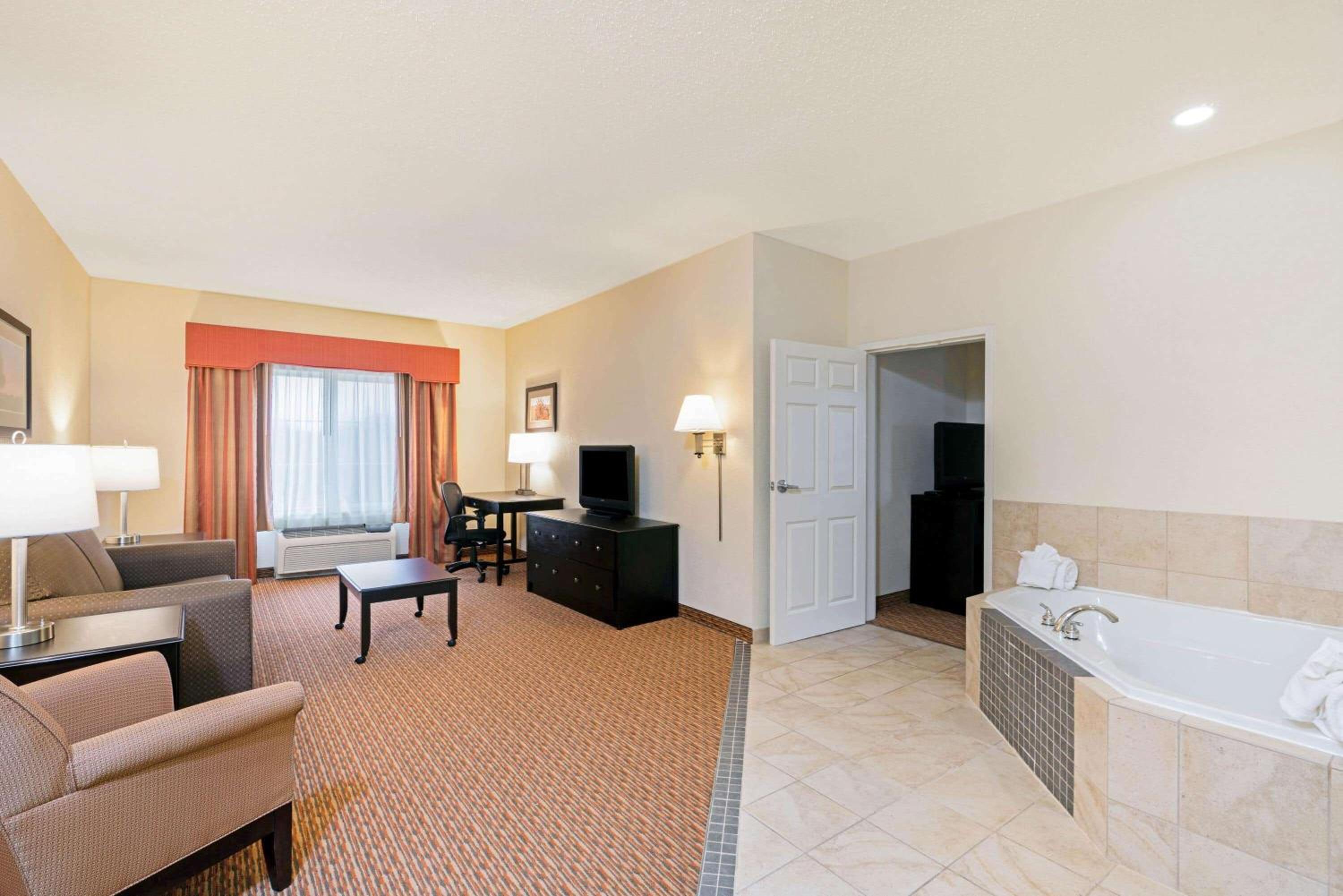 Stillwater Vacations - La Quinta by Wyndham Stillwater -University Area - Property Image 8