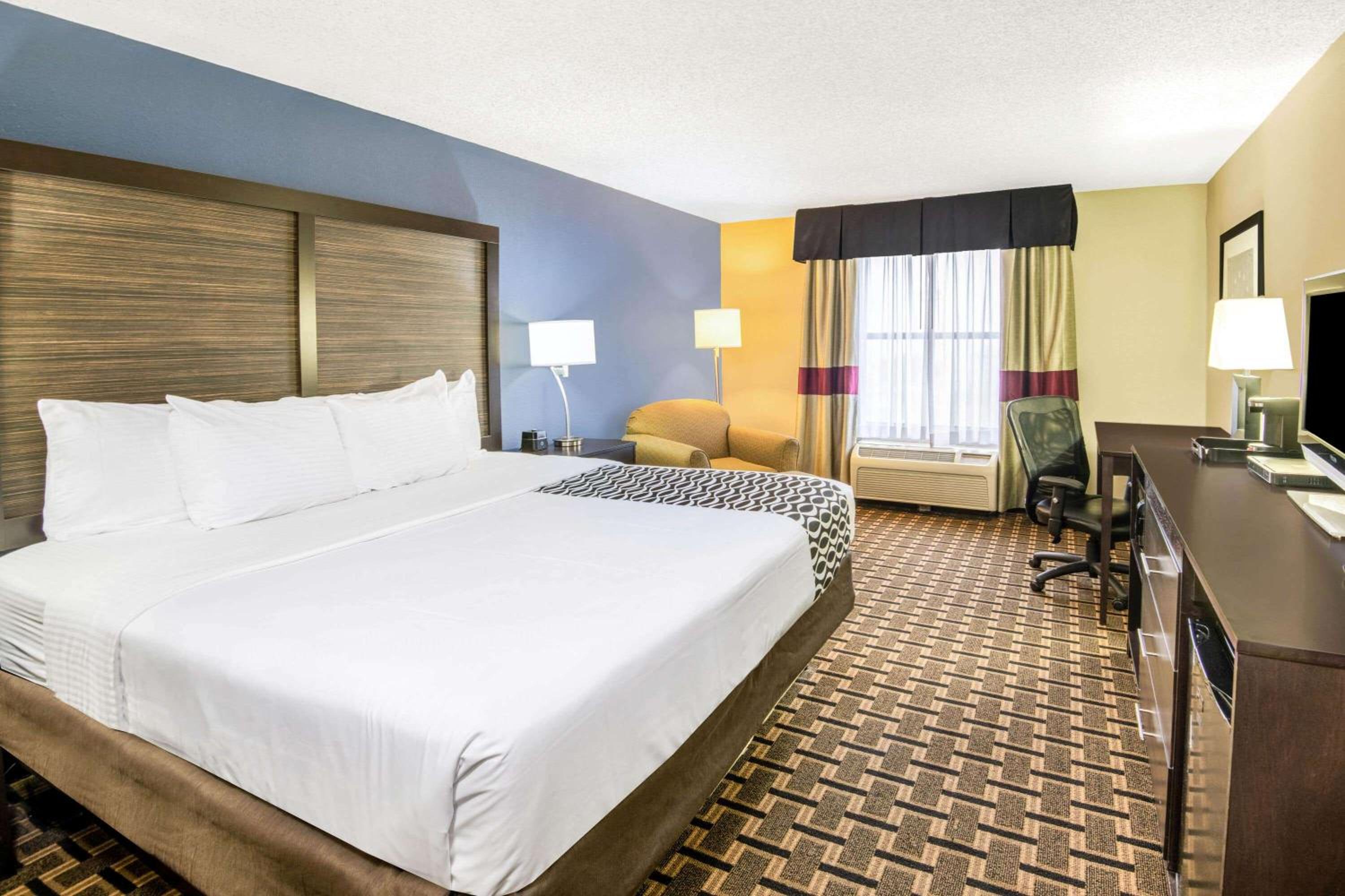 Denison Vacations - La Quinta by Wyndham Denison - North Lake Texoma - Property Image 6