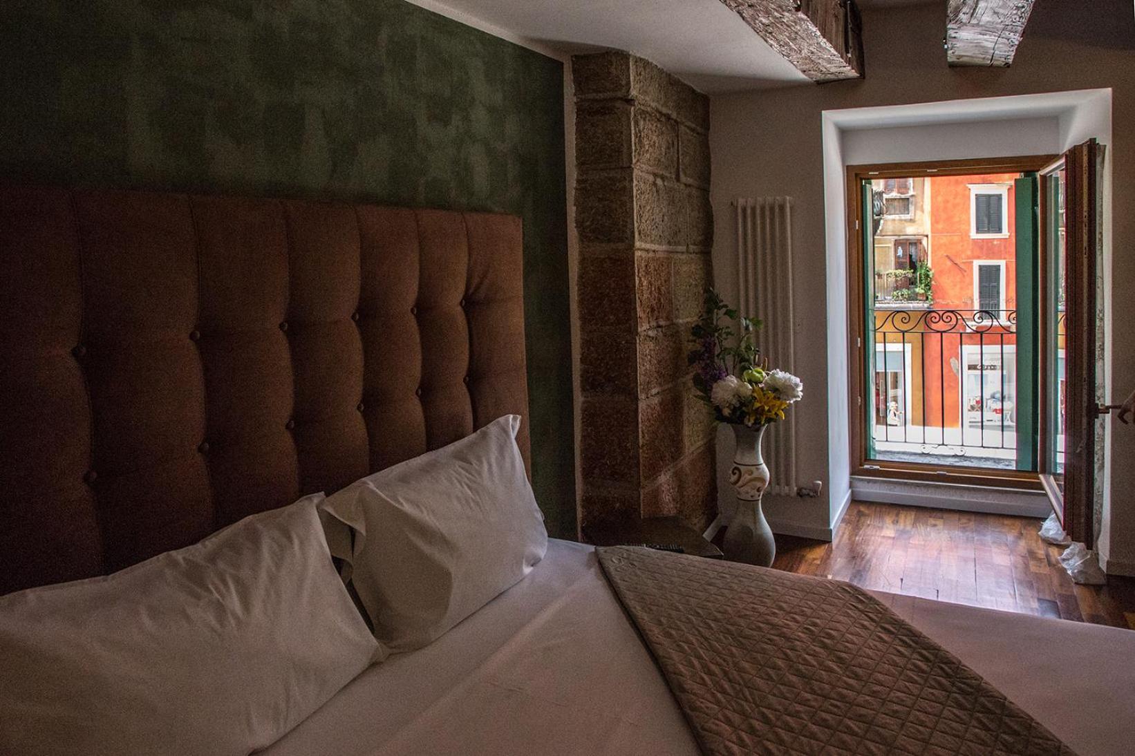 Aurelia Luxury - Piazza delle Erbe view 5