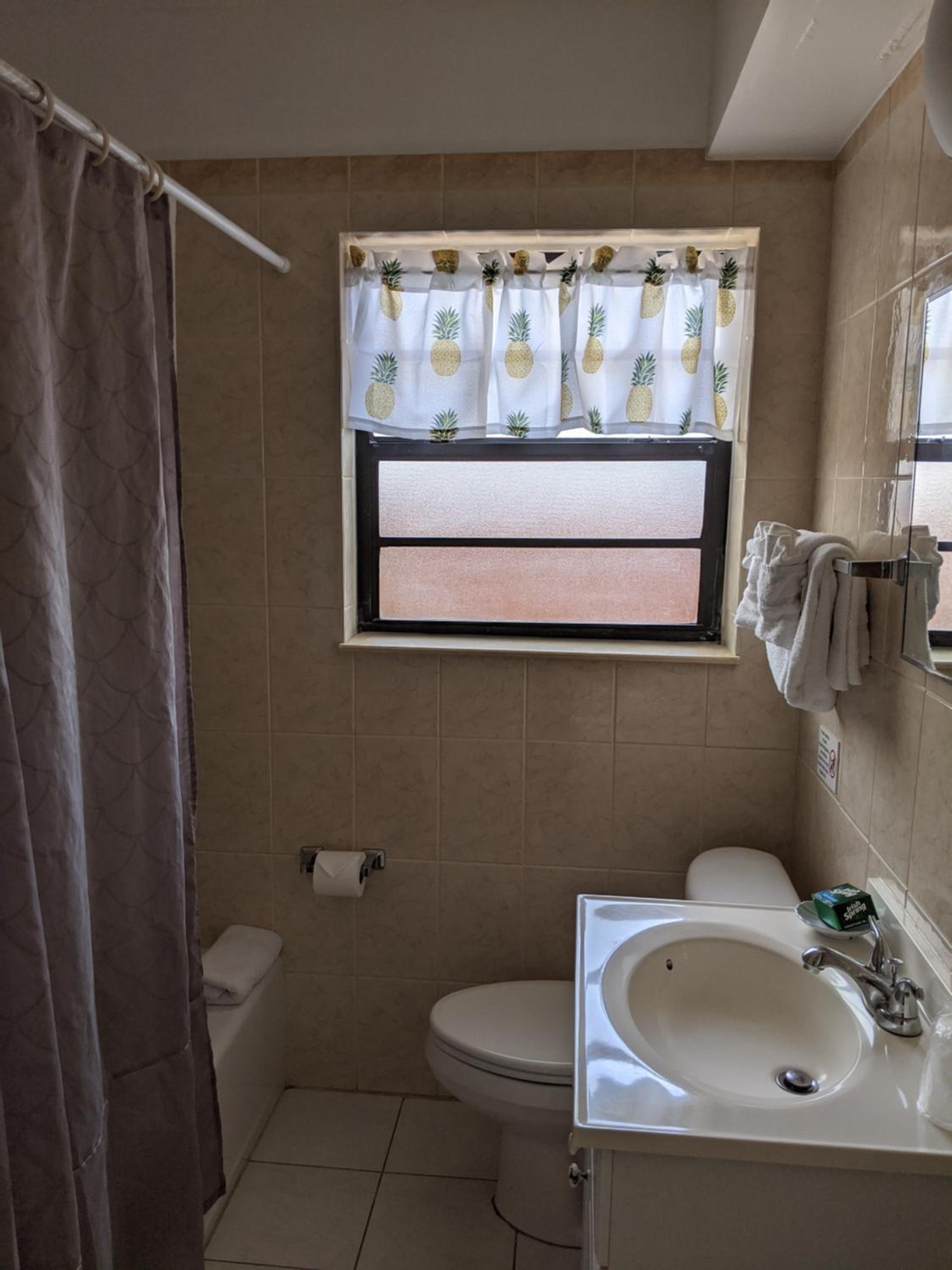 Breakaway Inn Guest House