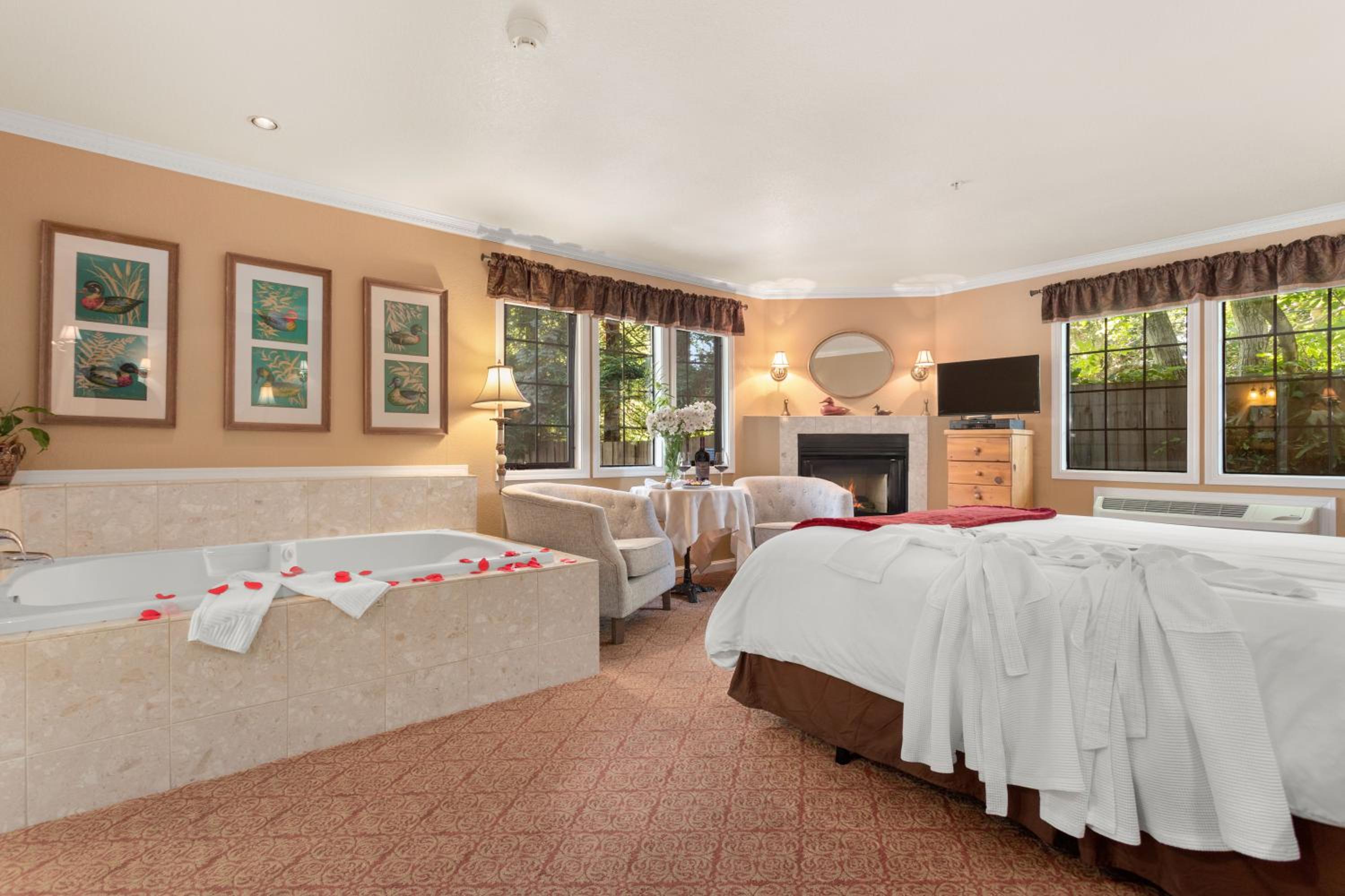 Maui Vacations - Candlelight Inn Napa Valley - Property Image 9