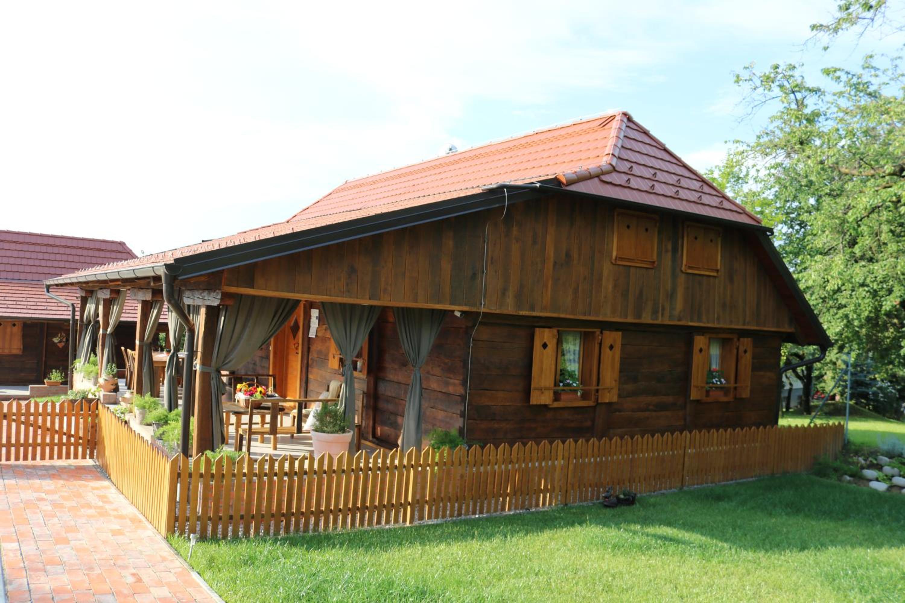 Hotel Holiday Home Lina - Image 1