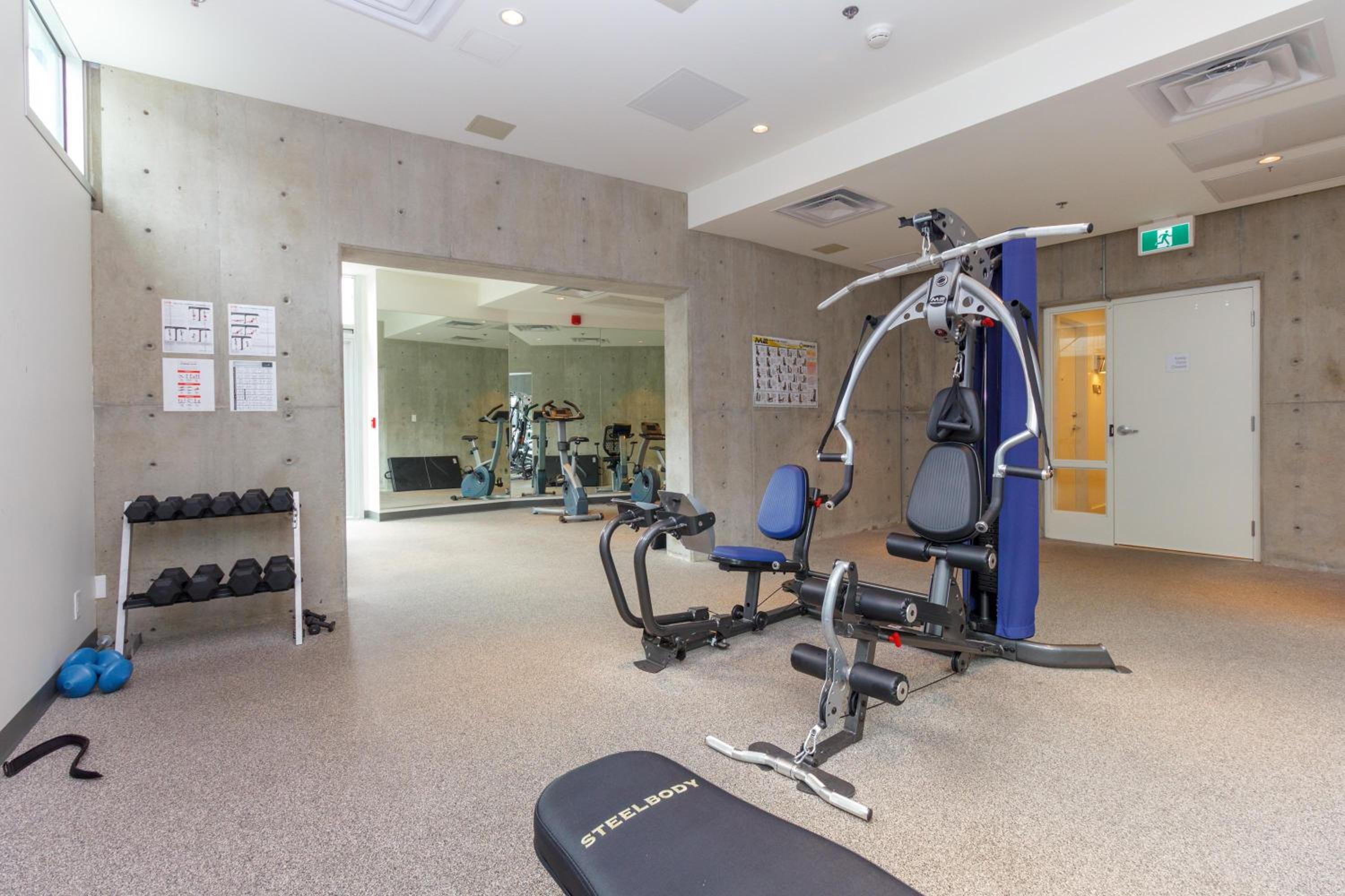 Sleek 2Br W Spectacular Johnson Bridge Views