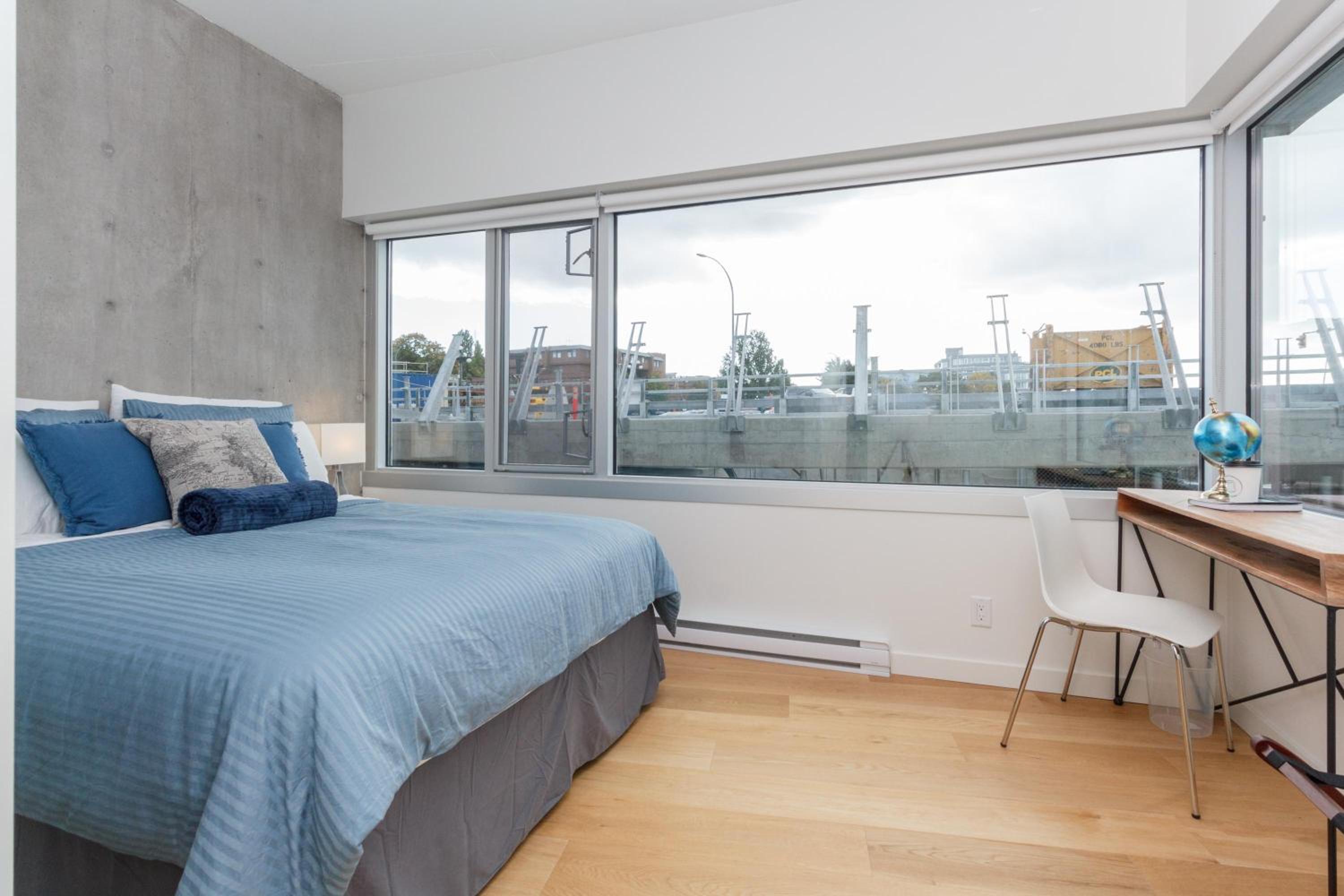 Sleek 2Br W Spectacular Johnson Bridge Views