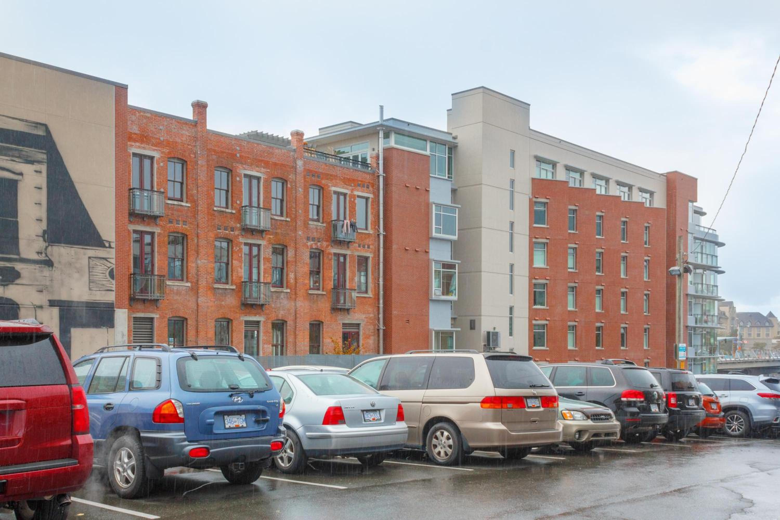 Sleek 2Br W Spectacular Johnson Bridge Views
