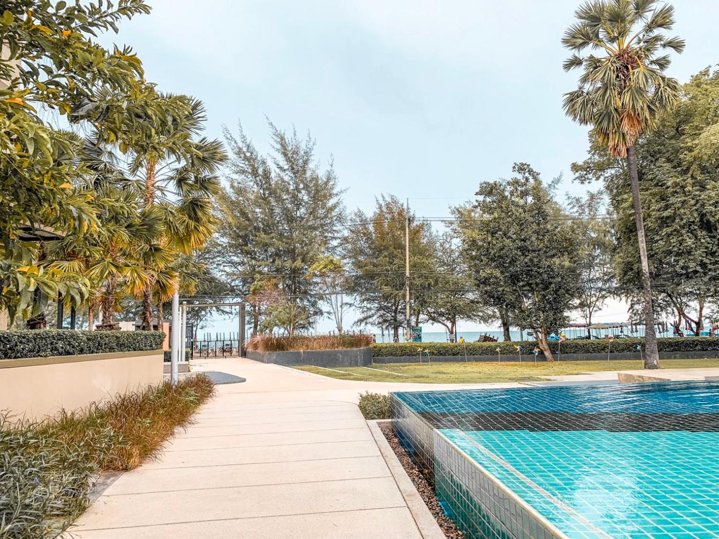 lumpini park beach view 2