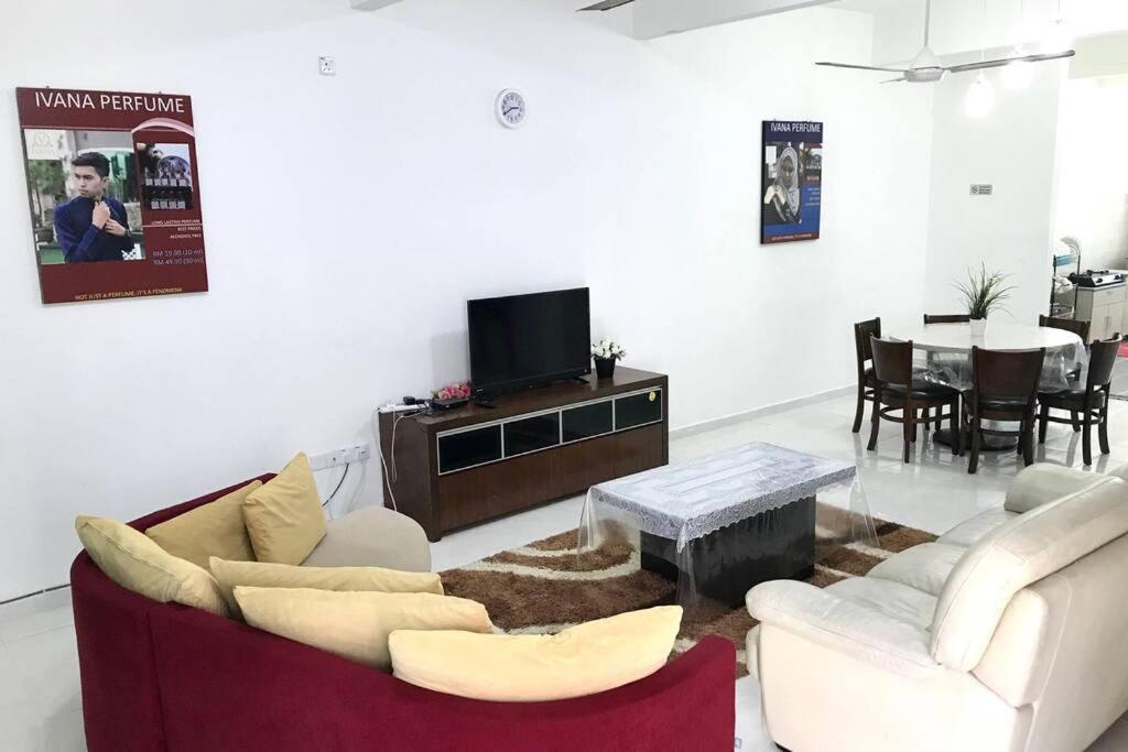 Near Draw Bridge and KT City - Ivana Homestay Unit E photo 4