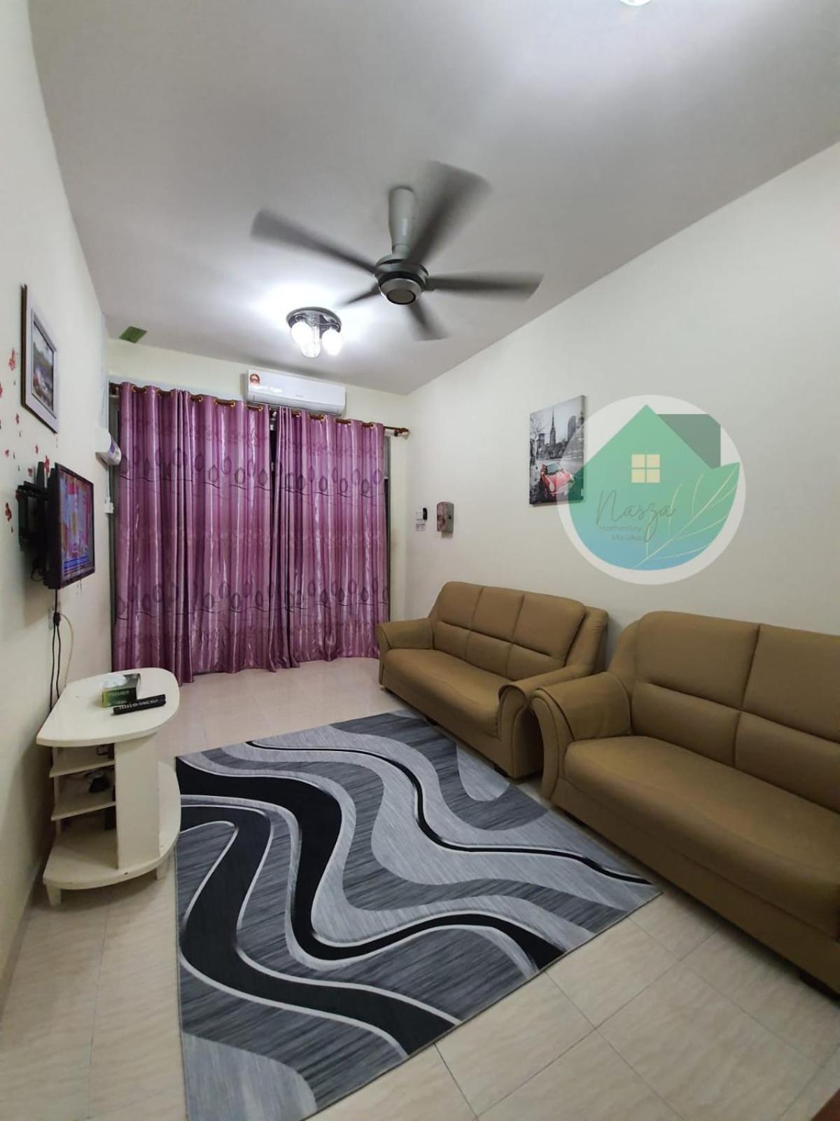 Swimming pool with 5 bedroom house Full AC near Stadium Hang Jebat photo 2