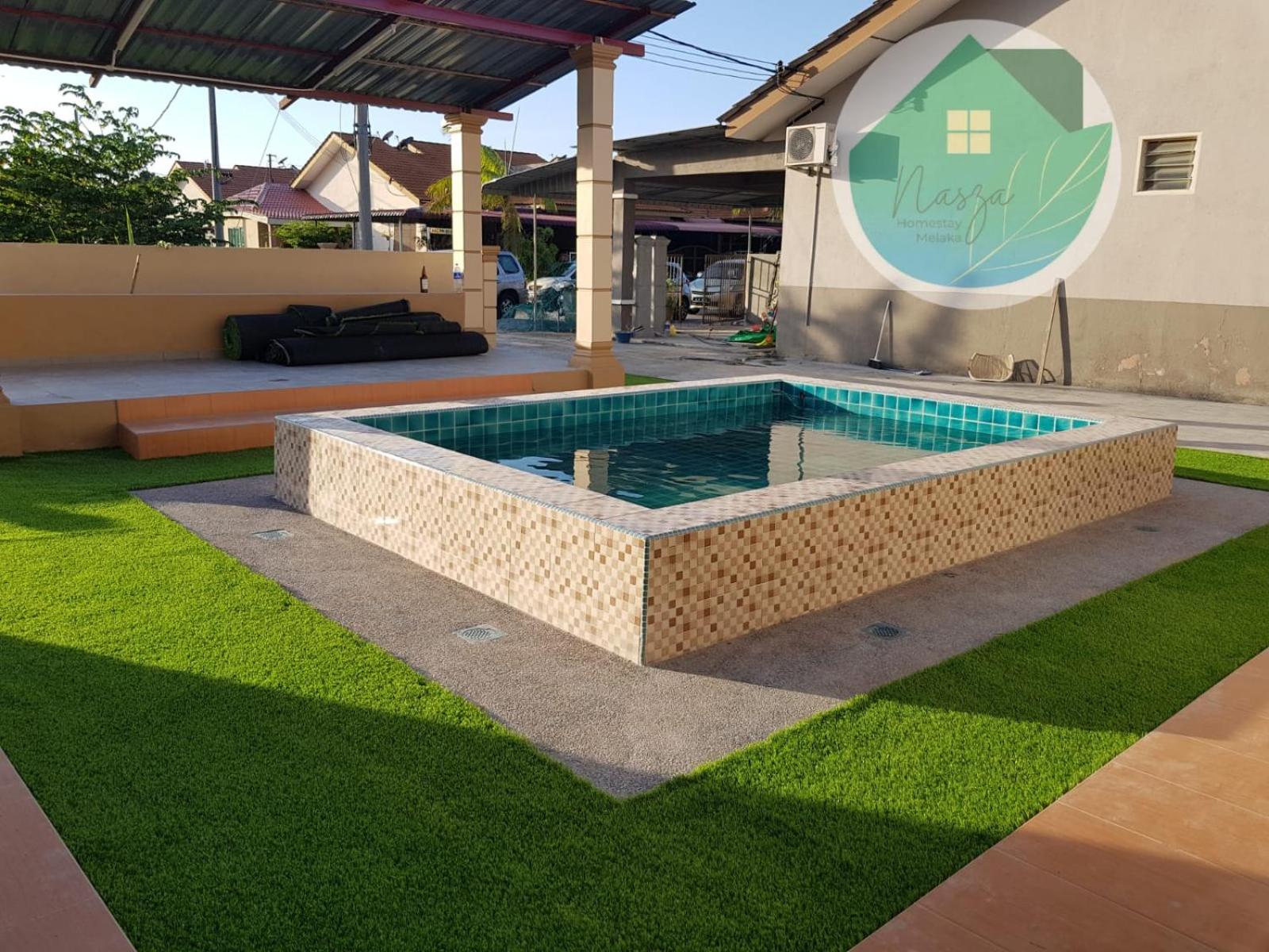 Swimming pool with 5 bedroom house Full AC near Stadium Hang Jebat photo 4
