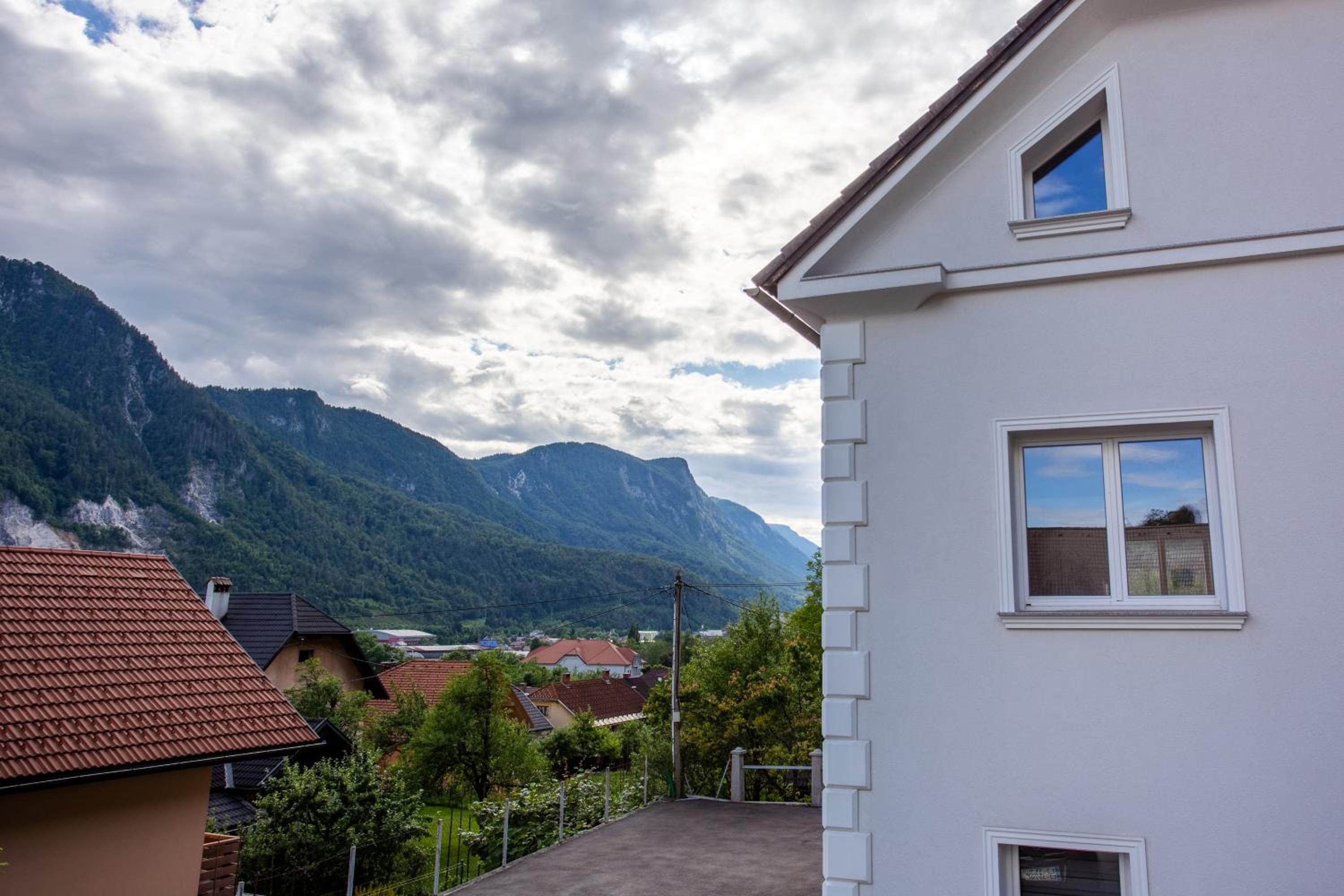 Villa Hillside Apartment view 4